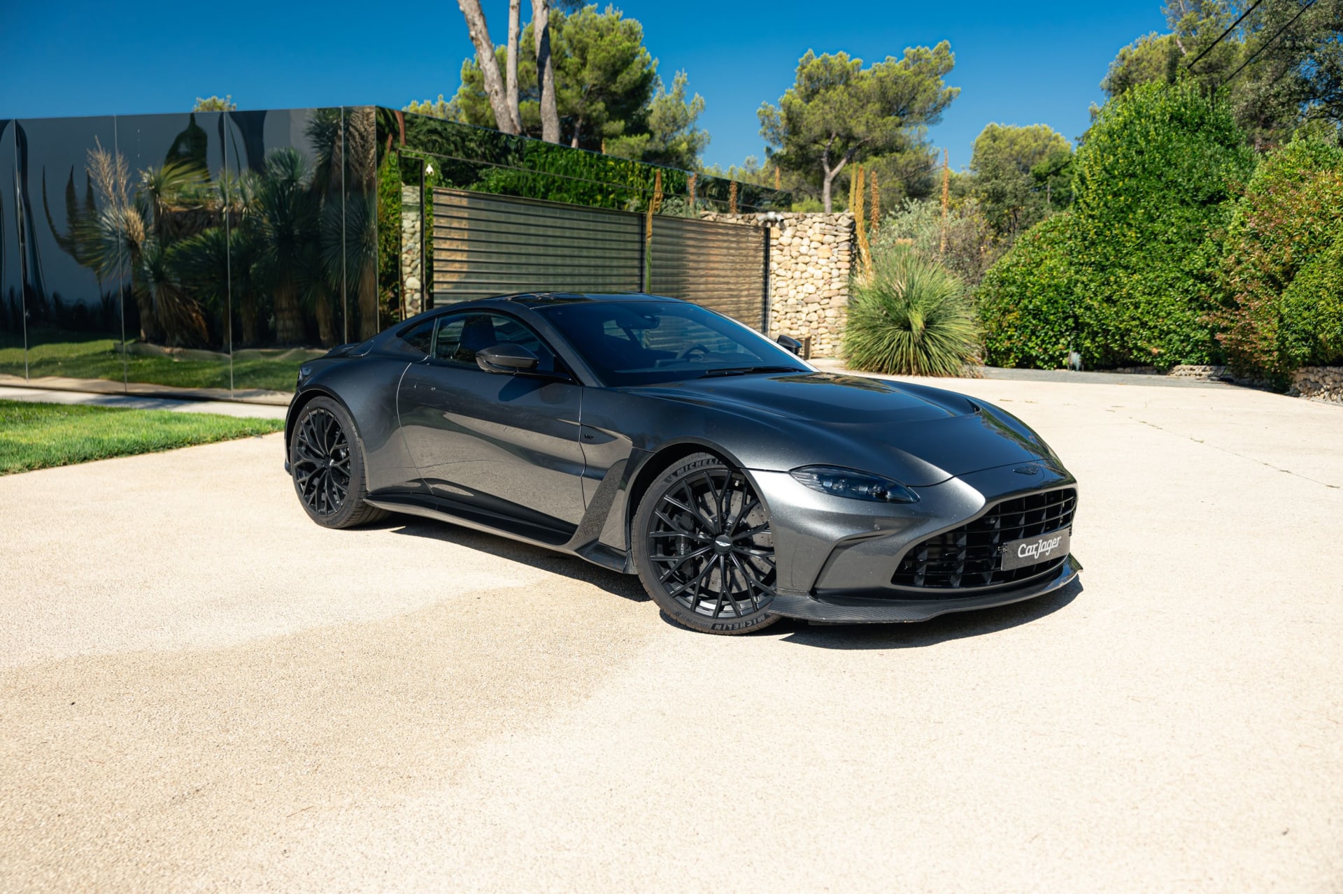 Aston Martin Vantage 5.2 V12