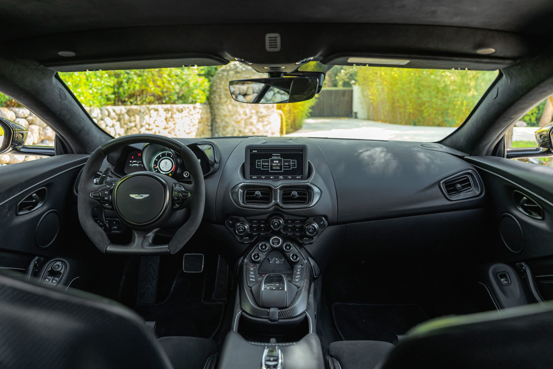 Aston Martin Vantage 5.2 V12