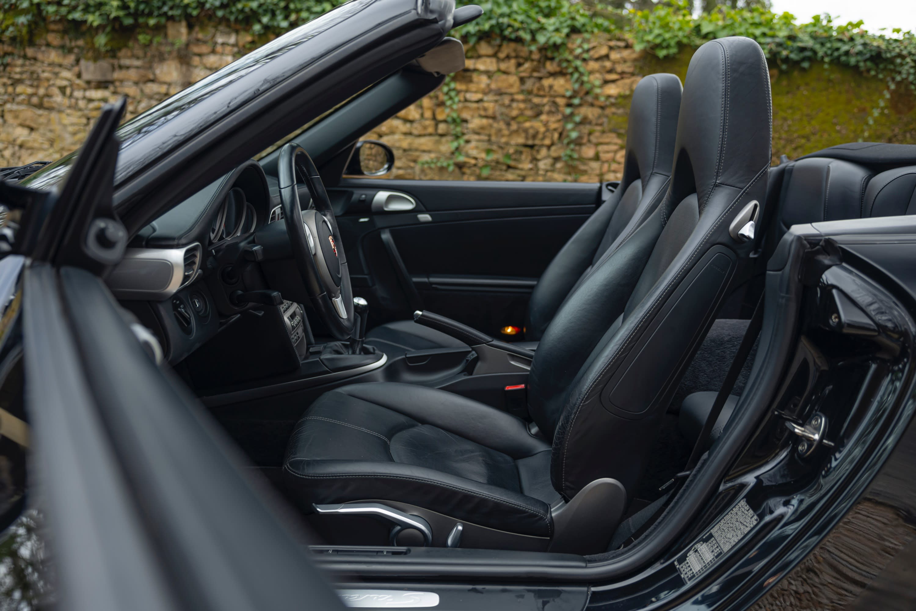 PORSCHE 911 997.1 Carrera S Cabriolet 2006 used interior (1)