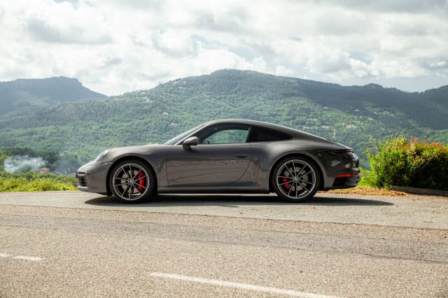 Porsche 911 992 Carrera 4s