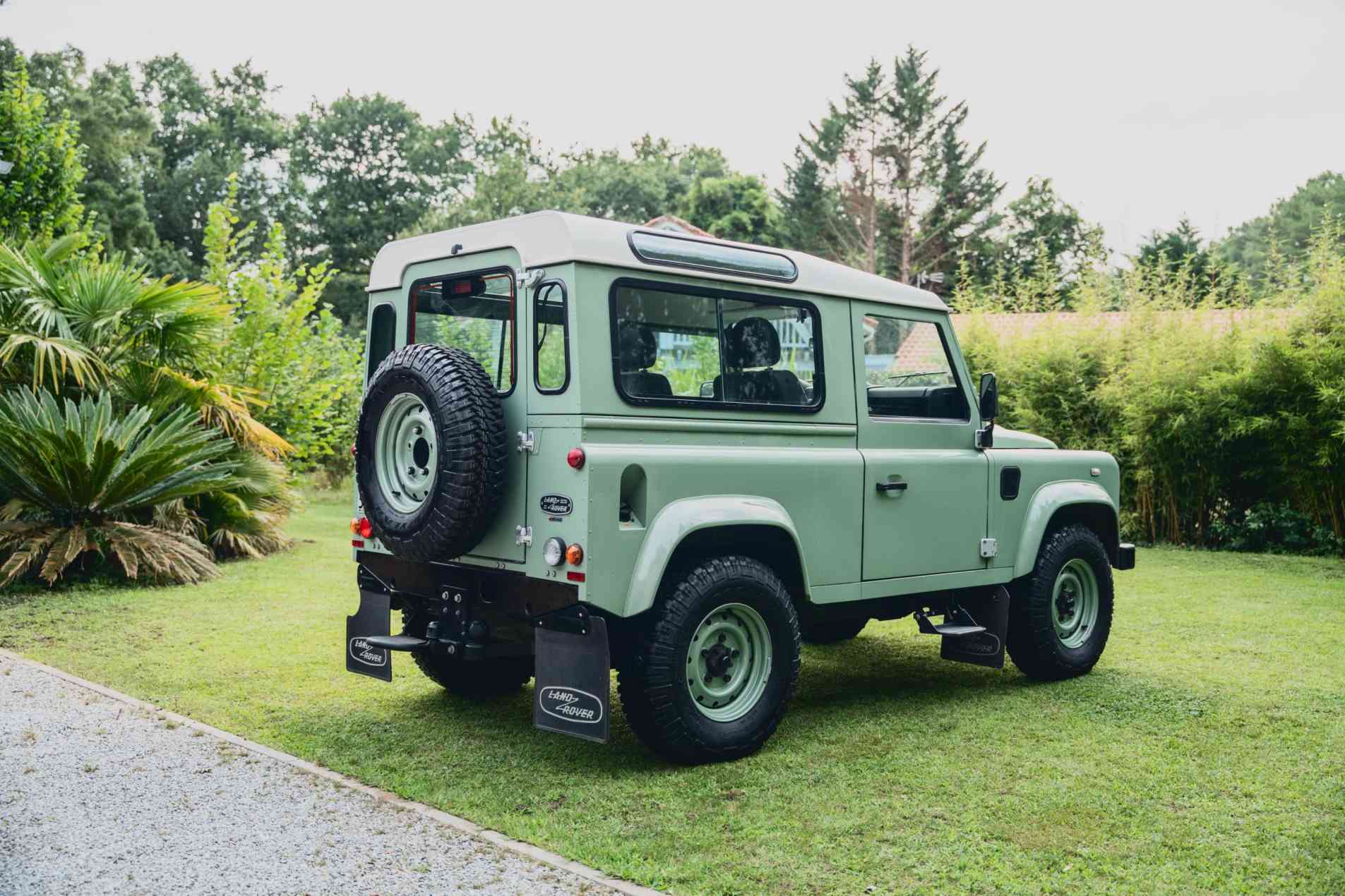 LAND ROVER Defender Heritage 2015