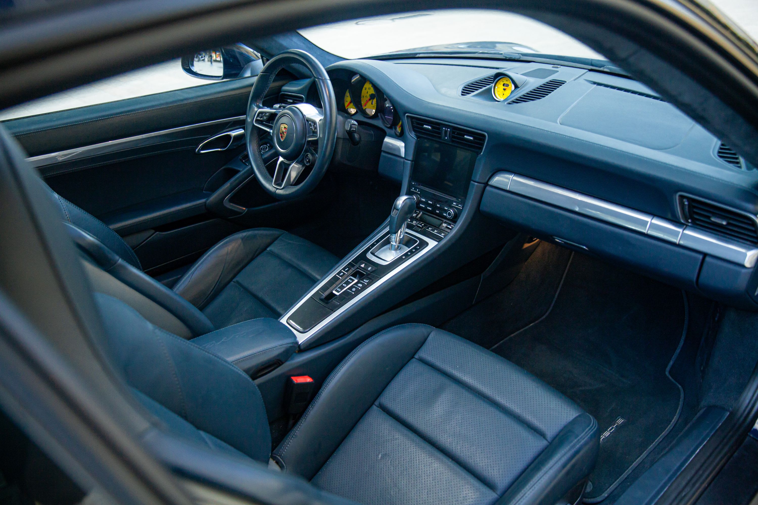 PORSCHE 911 991.2 Carrera S 2017 used interior (1)