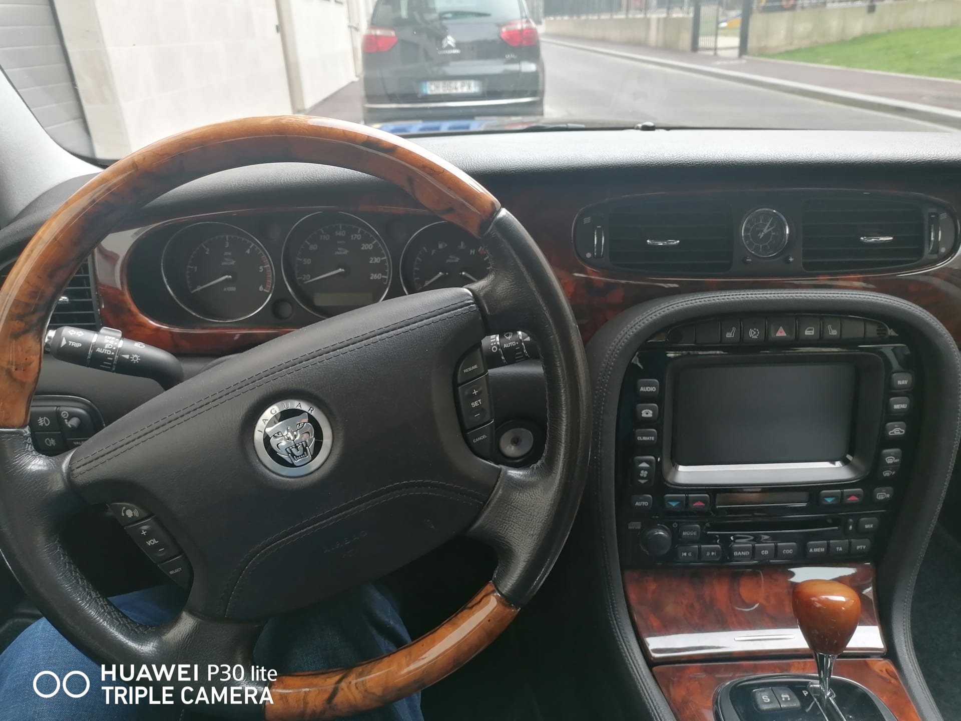 JAGUAR Xj6 X350 2008 occasion intérieur (1)