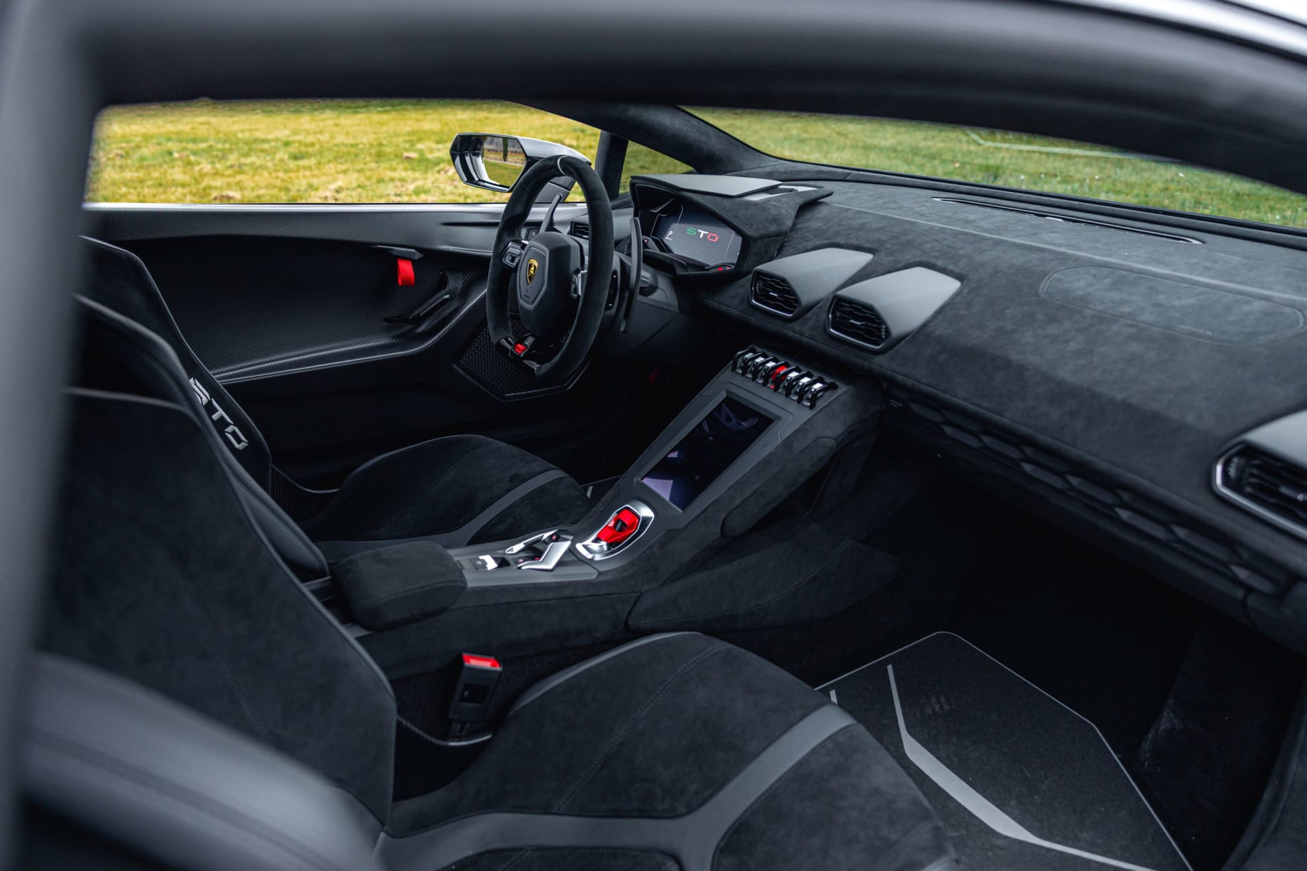 LAMBORGHINI Huracan STO 2023