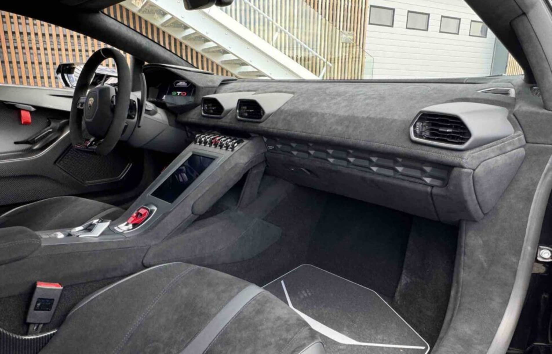 LAMBORGHINI Huracan STO 2023