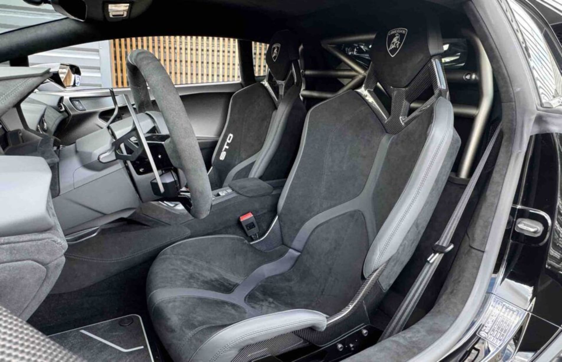 LAMBORGHINI Huracan STO 2023