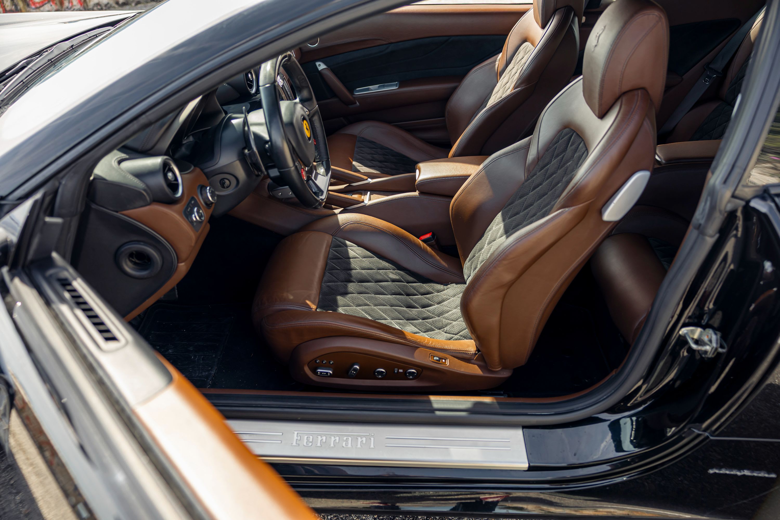 FERRARI Ff   2011 used interior (1)