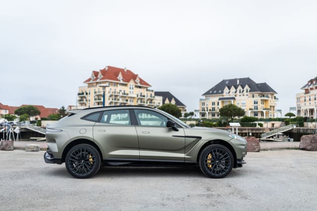 Aston Martin Dbx 707