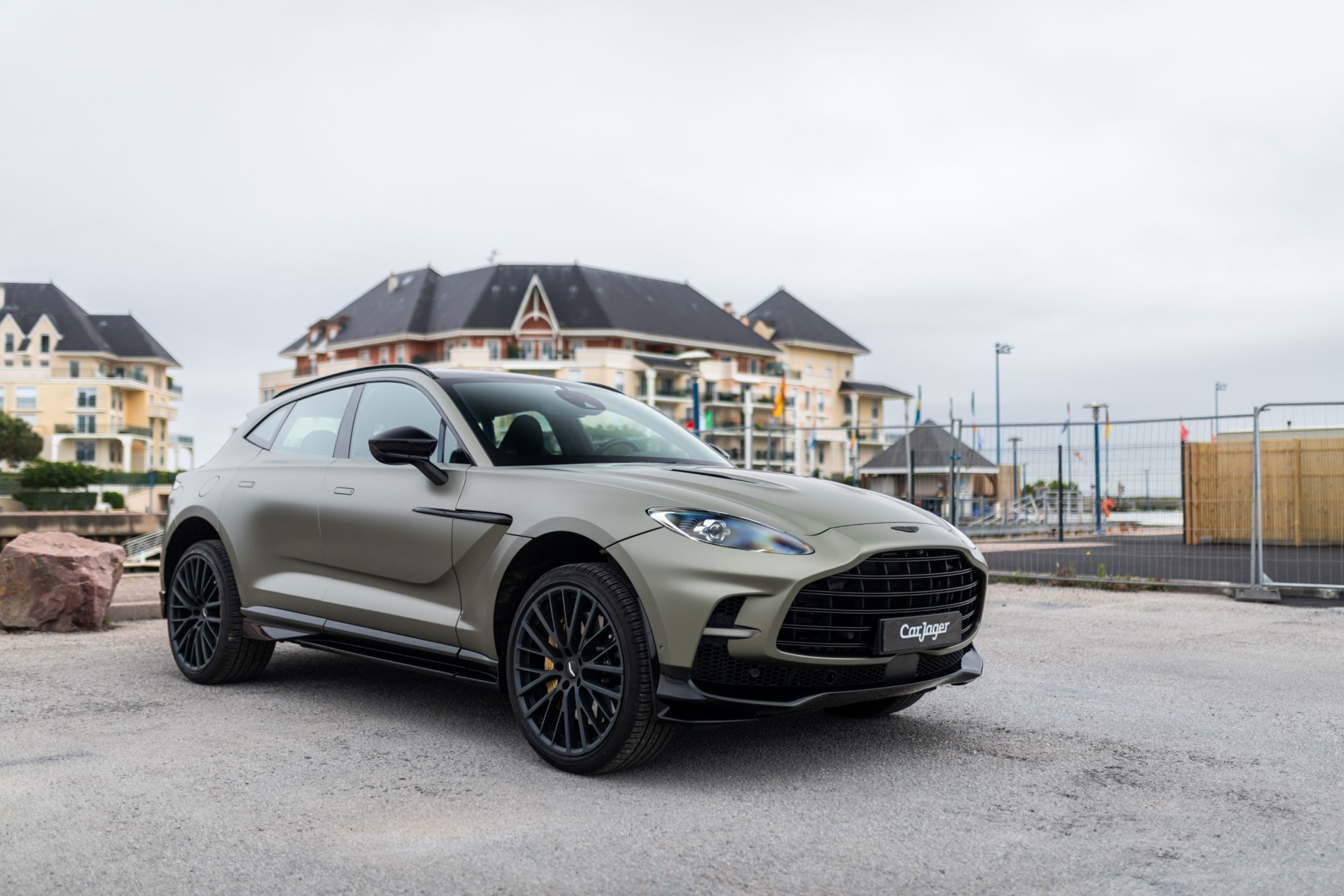 Photo ASTON MARTIN Dbx 707 2023
