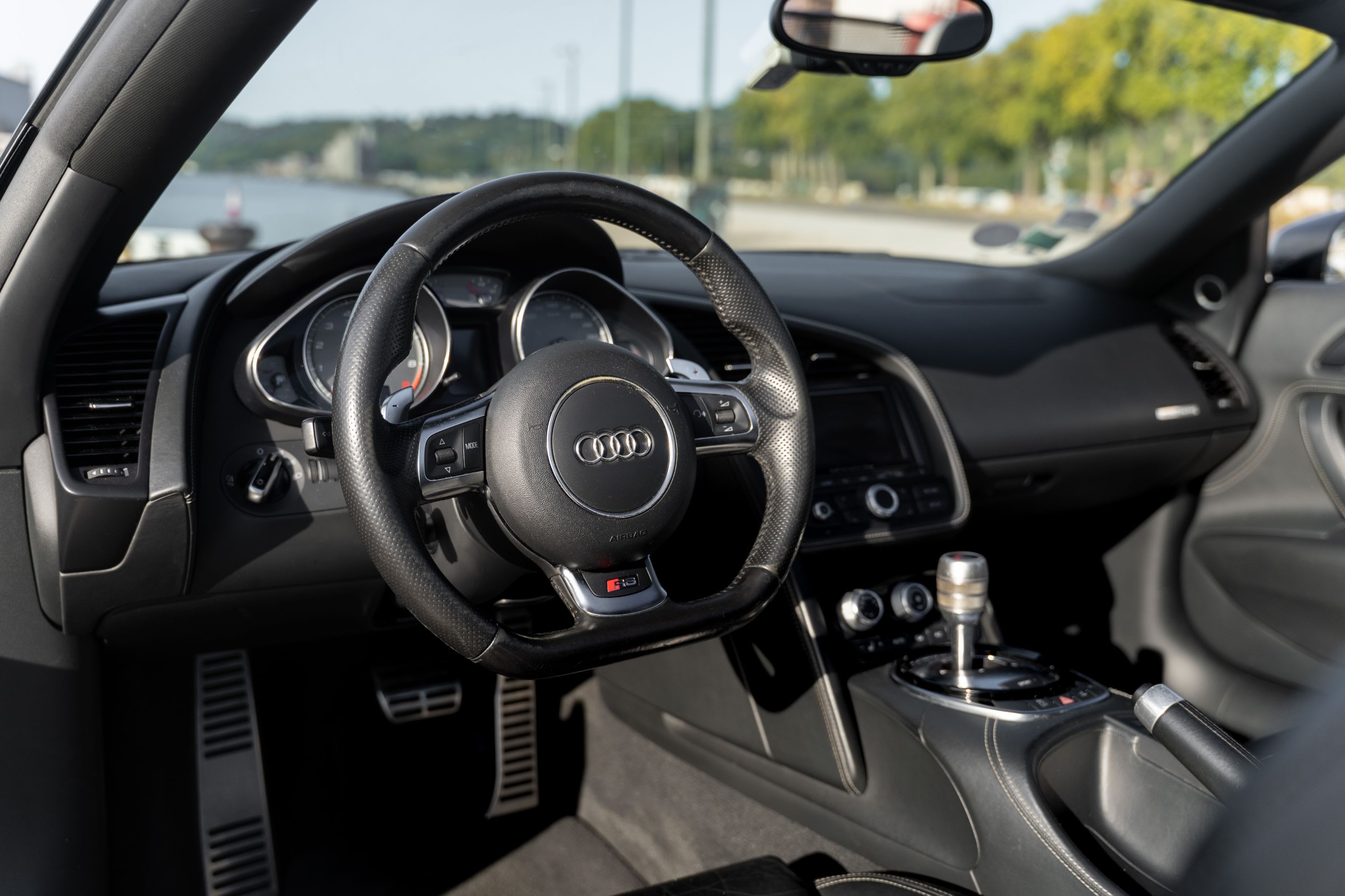 AUDI R8 2nd Generation Rws 2014 used interior (1)