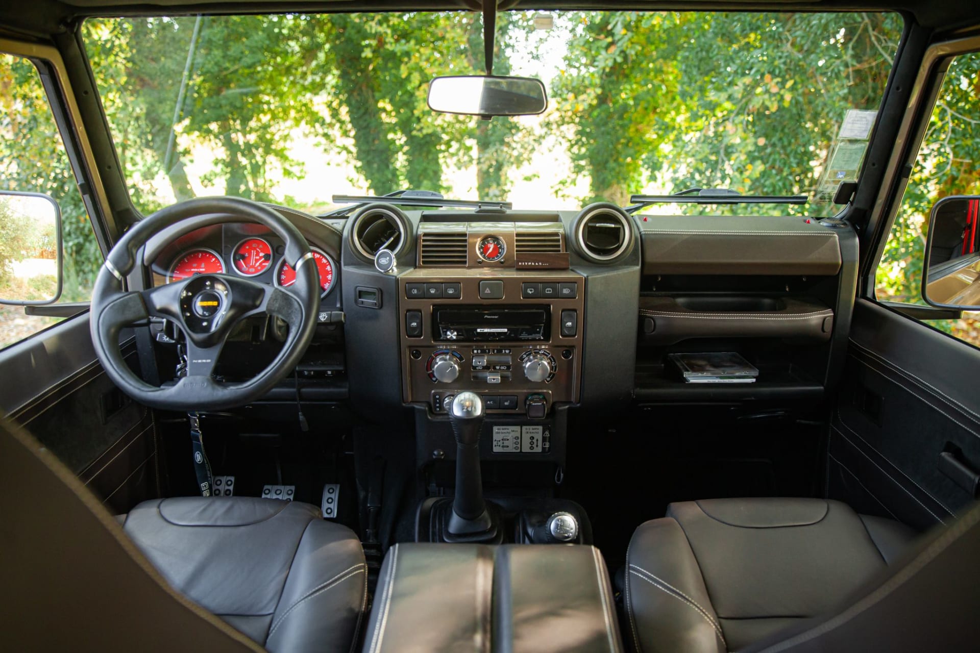 Land Rover Defender  