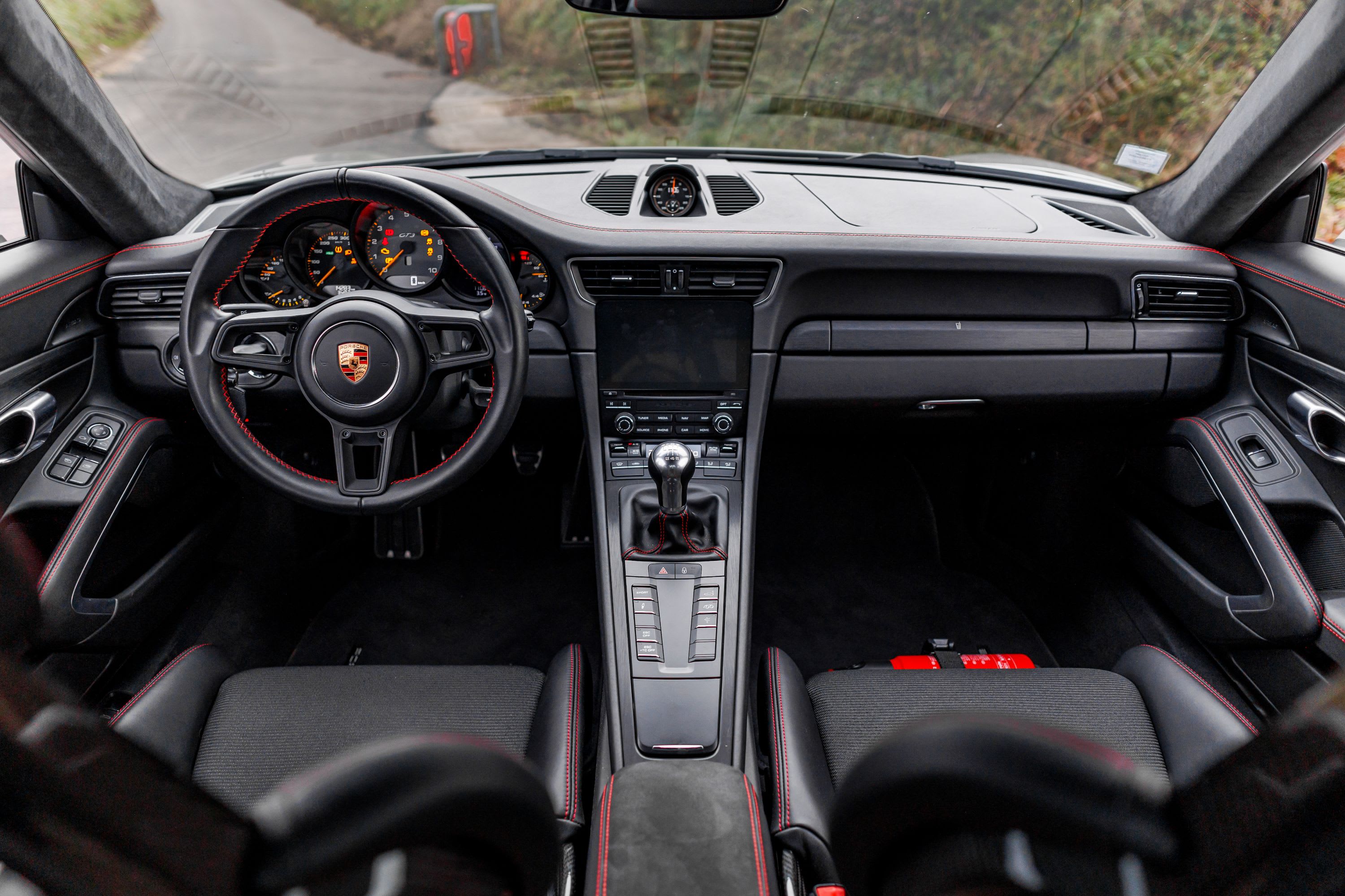 PORSCHE 911 991.2 Gt3 Touring 2018 occasion intérieur (1)