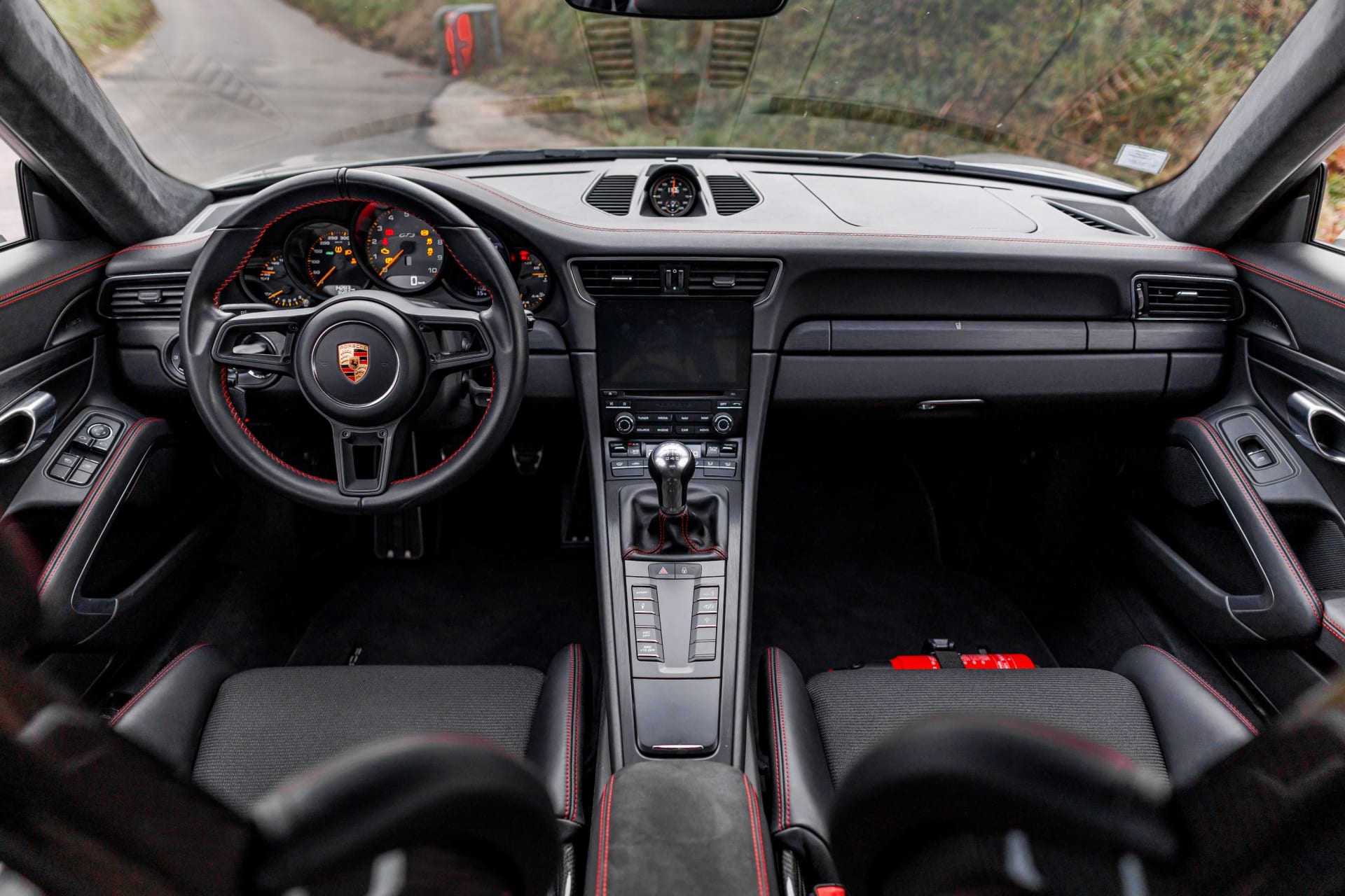 PORSCHE 911 991.2 Gt3 Touring 2018 occasion intérieur (1)