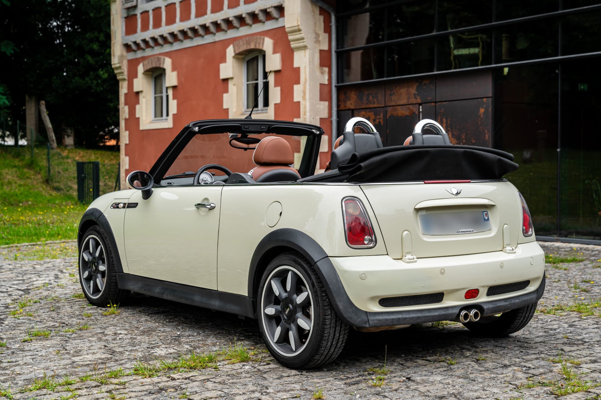 Mini R52  Cooper S Cabriolet Sidewalk