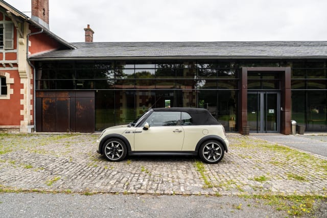 Mini Cooper S Cabriolet Sidewalk