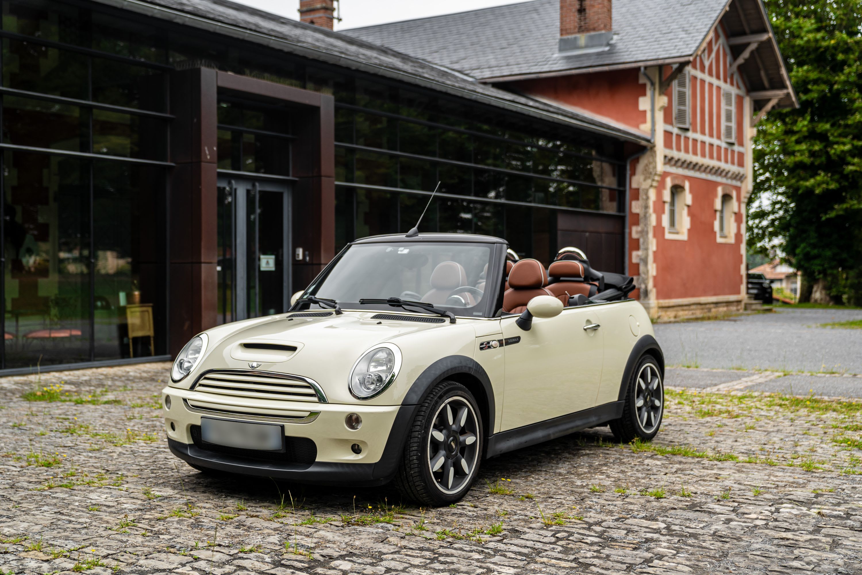 Mini R52  Cooper S Cabriolet Sidewalk