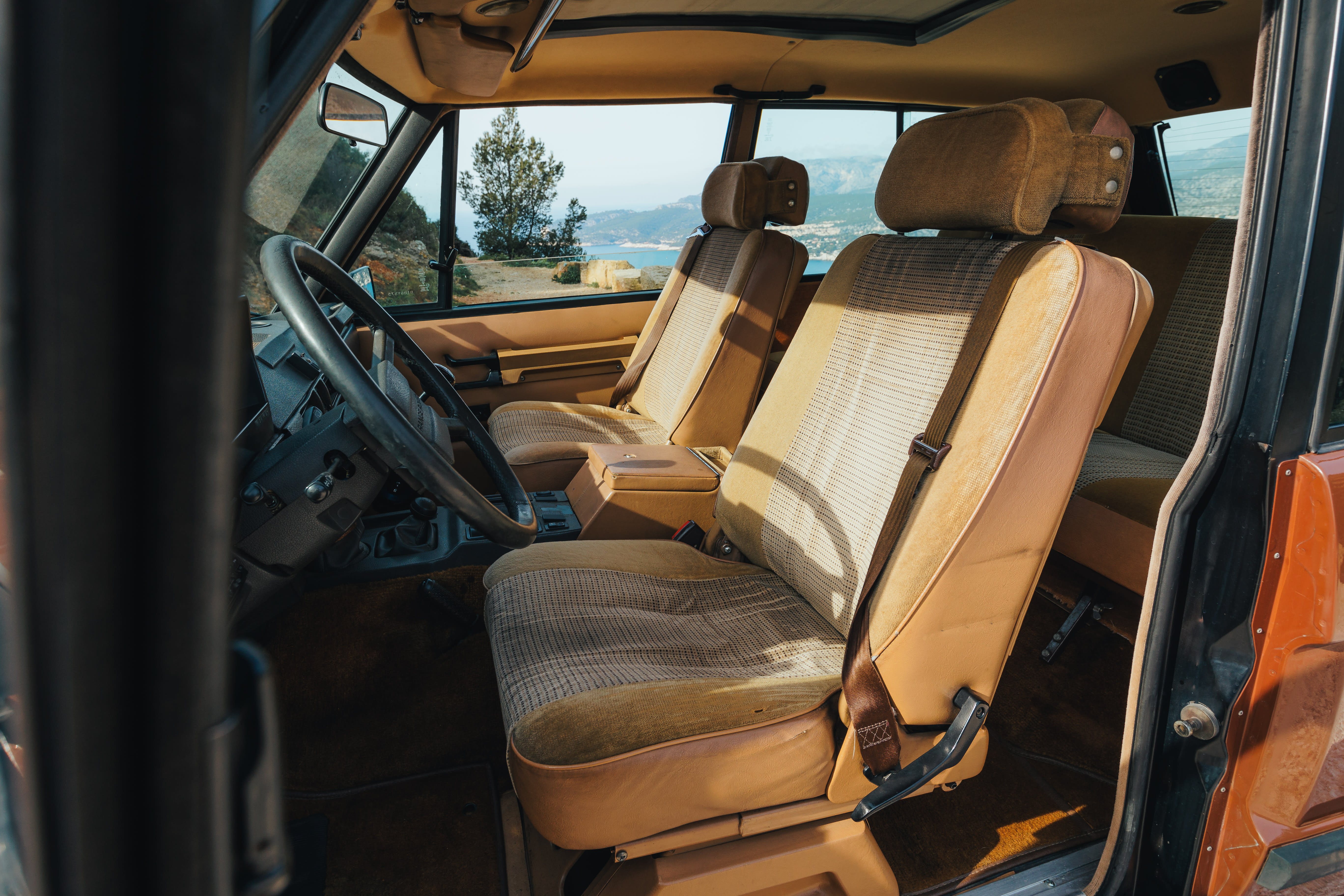 LAND ROVER Range Rover Classic Carburettor 3-door 1985 used interior (1)