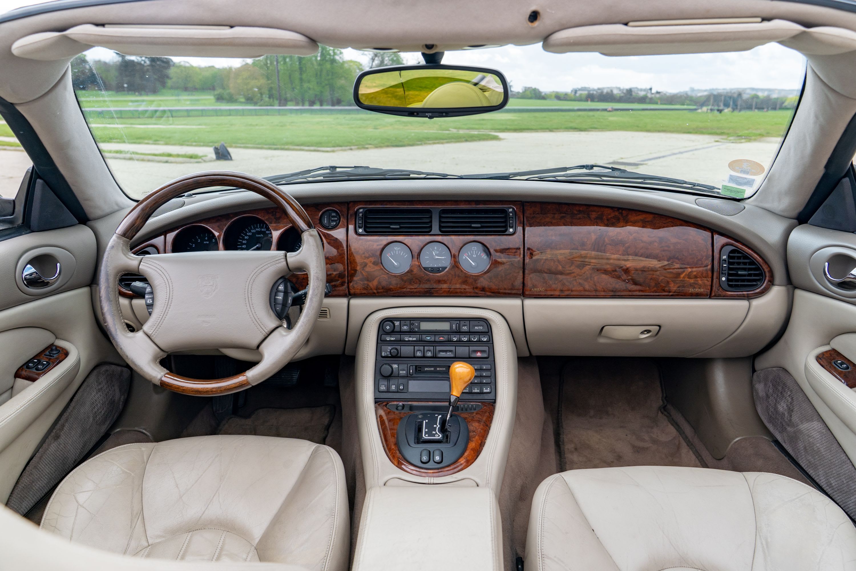 JAGUAR Xkr X100 1999 occasion intérieur (1)