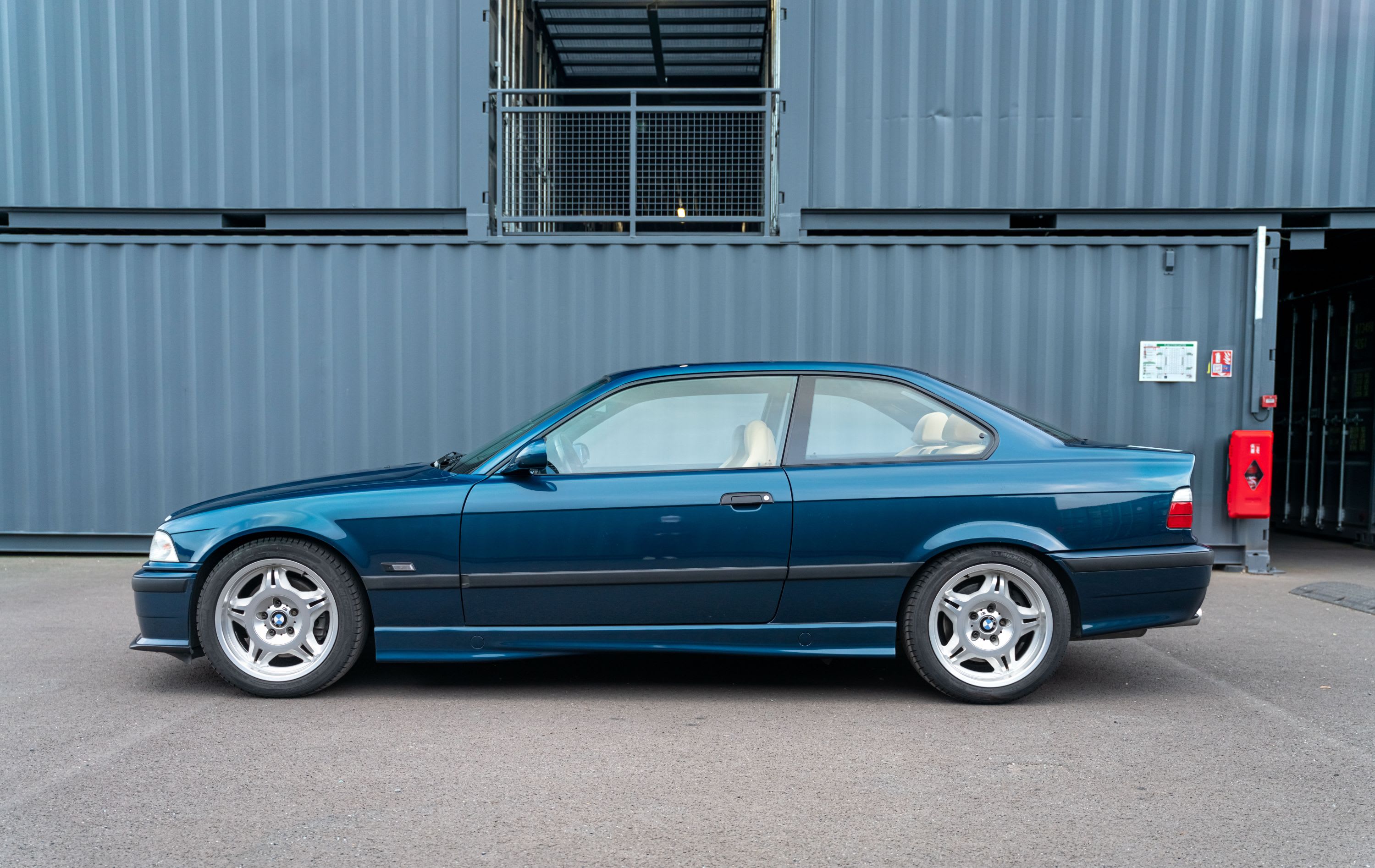 BMW M3 E36 Individual 1997 used video (1)