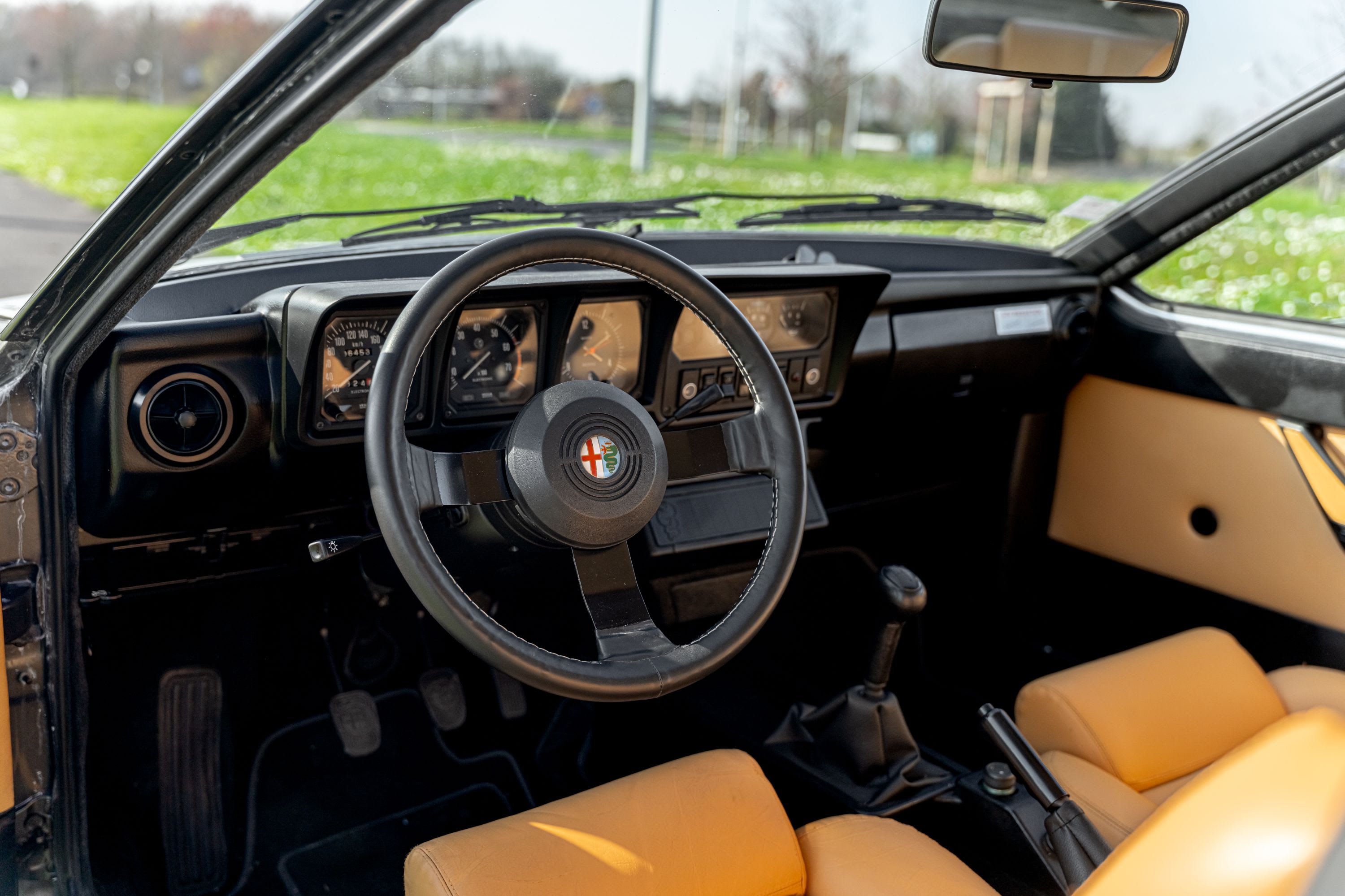 ALFA ROMEO Gtv 6 Production Usine 1983 occasion intérieur (1)