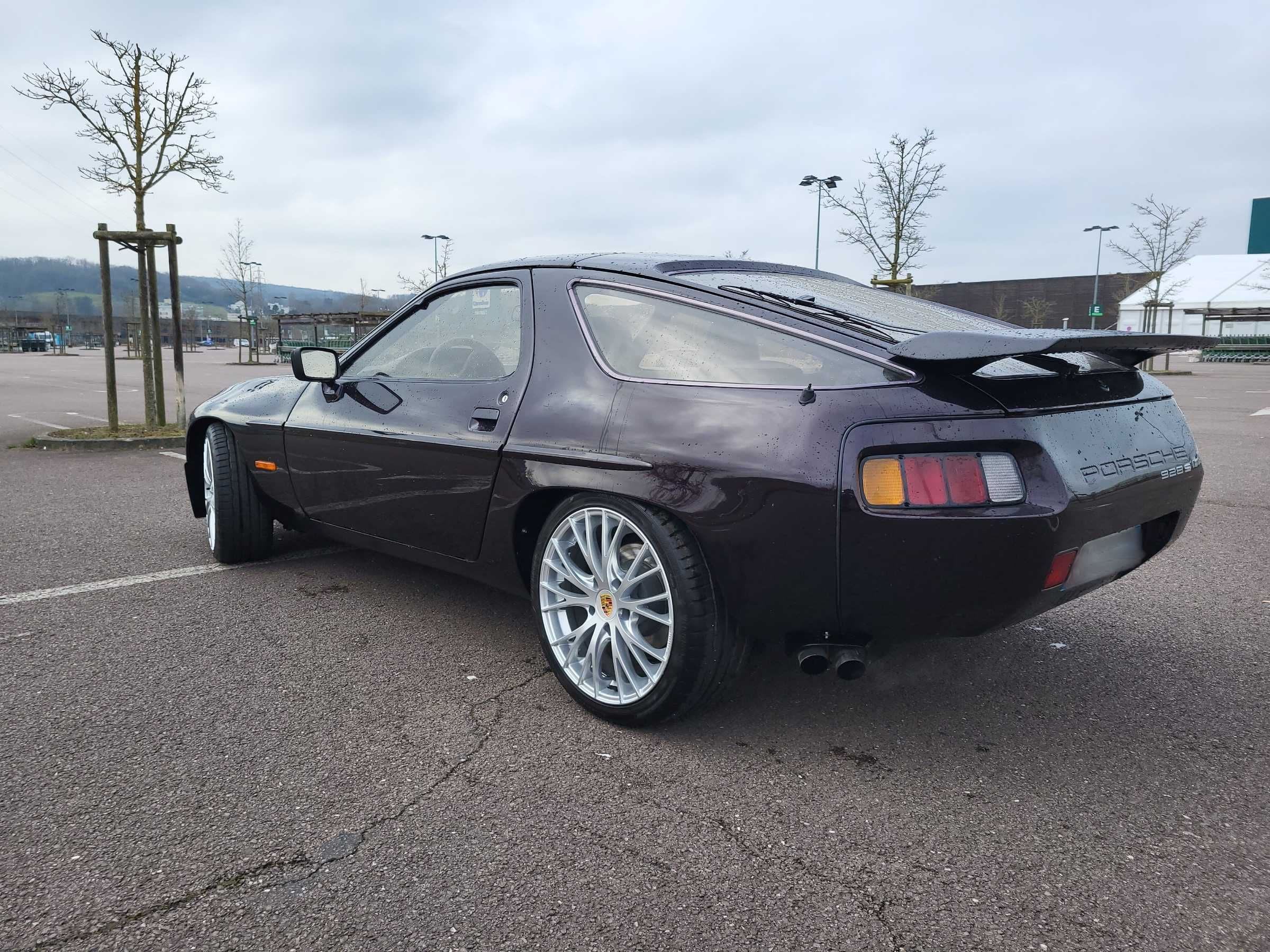 Porsche 928