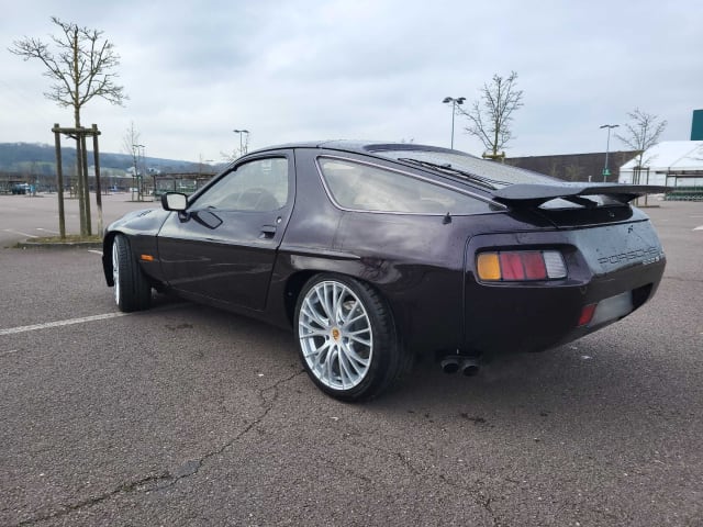 Porsche 928