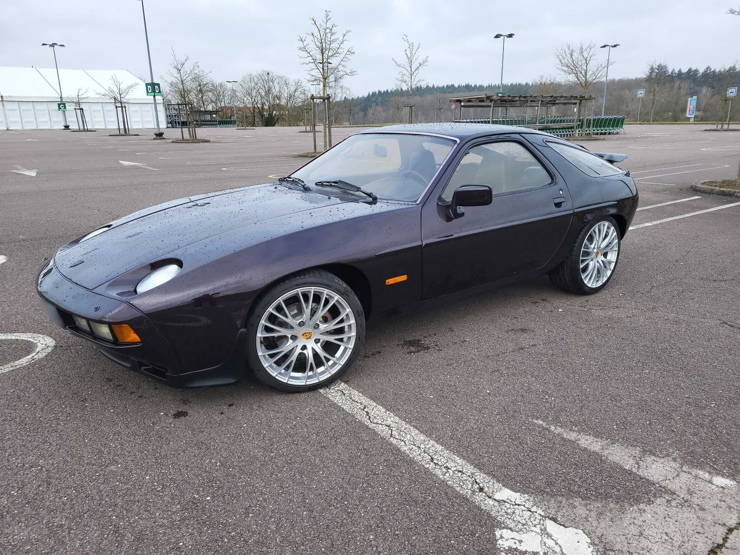 Porsche 928