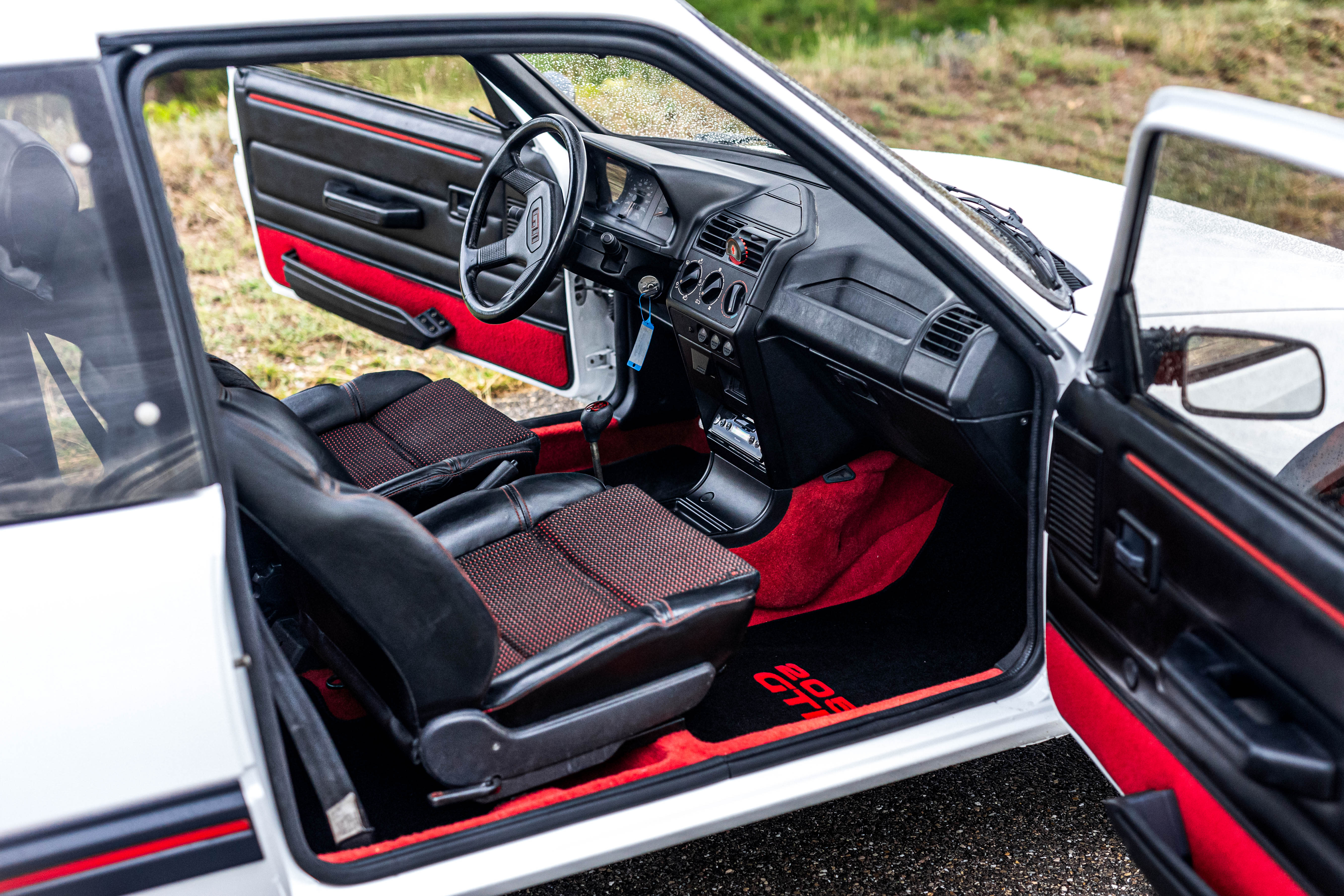 PEUGEOT 205 Gti 1989 occasion intérieur (1)