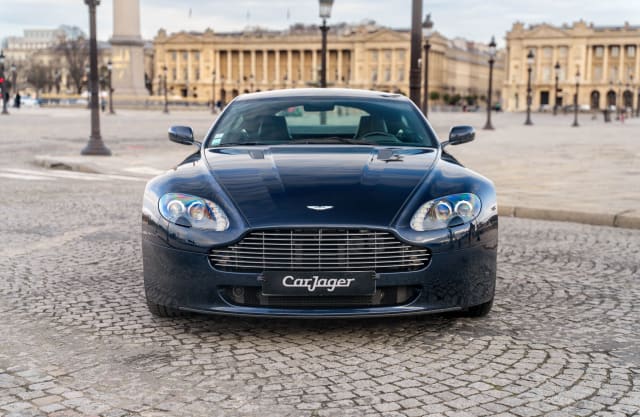 Aston Martin Vantage V8