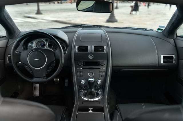 Aston Martin Vantage V8