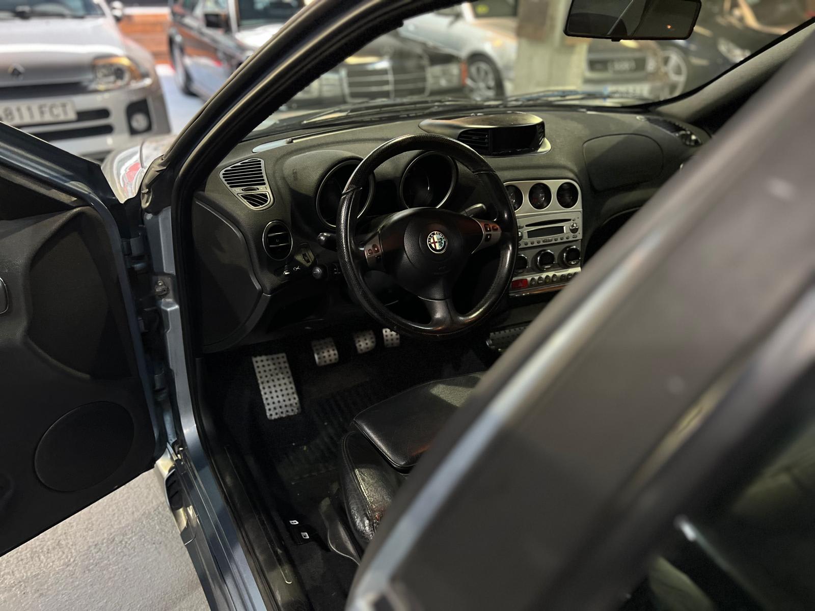 ALFA ROMEO 156 Gta 2005 occasion intérieur (1)