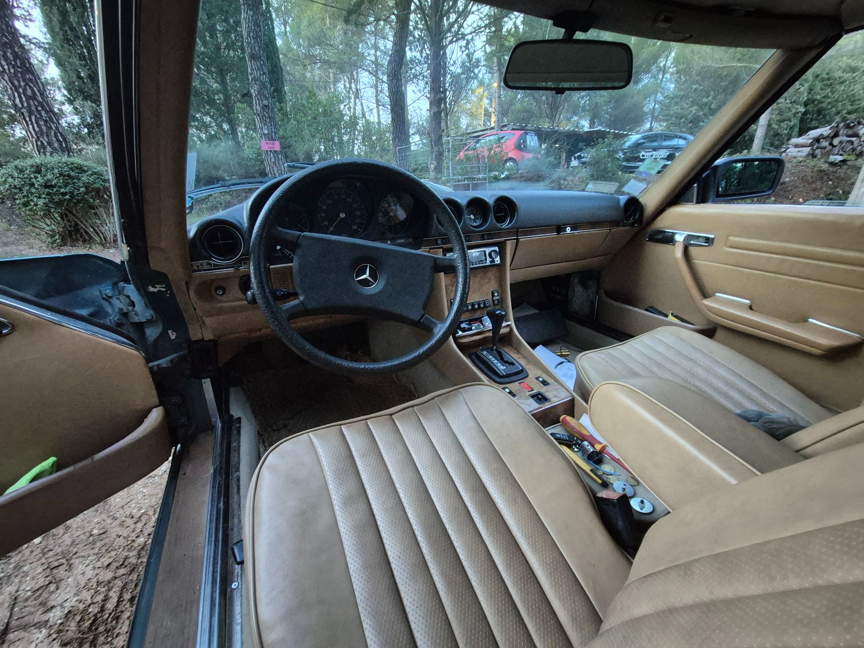 MERCEDES BENZ 380 Sl R107 1980 occasion intérieur (1)