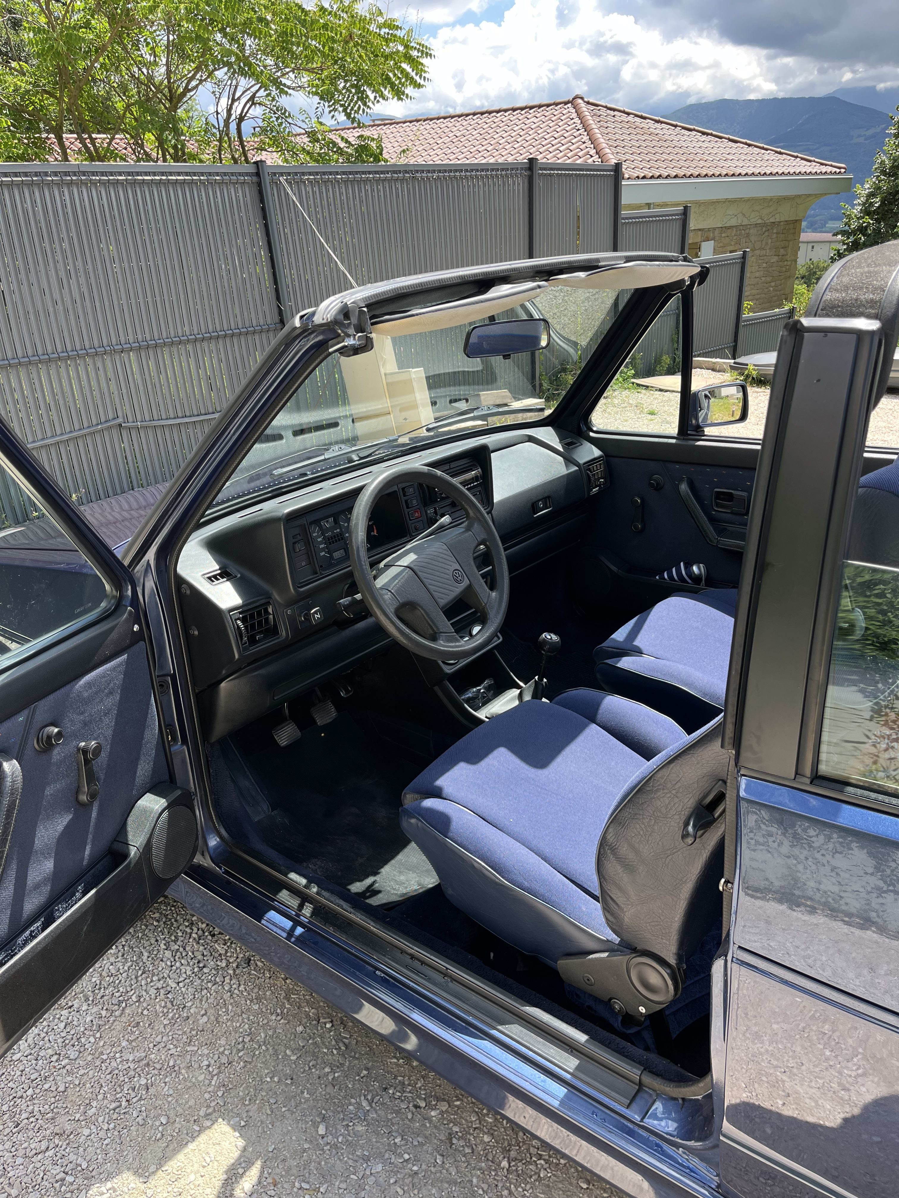 VOLKSWAGEN Golf  1 Cabriolet 1992 occasion intérieur (1)