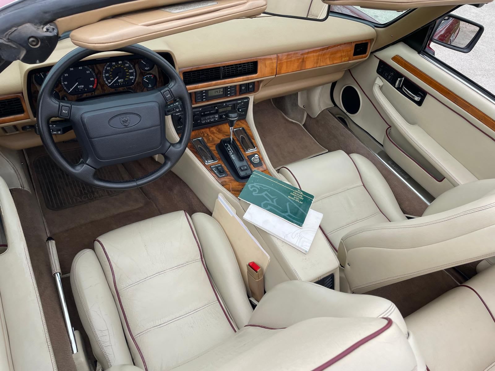 JAGUAR Xjs 6.0 Cabriolet 2+2 1994 occasion intérieur (1)