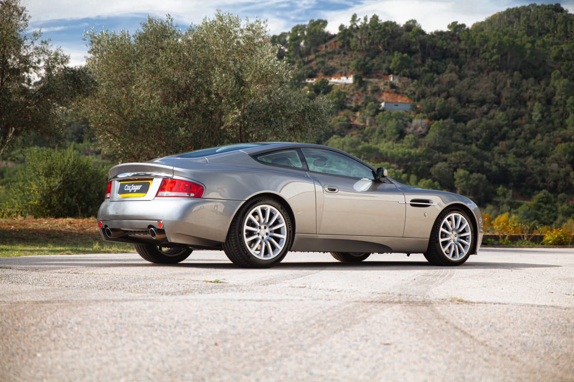 ASTON MARTIN Vanquish v12 2002