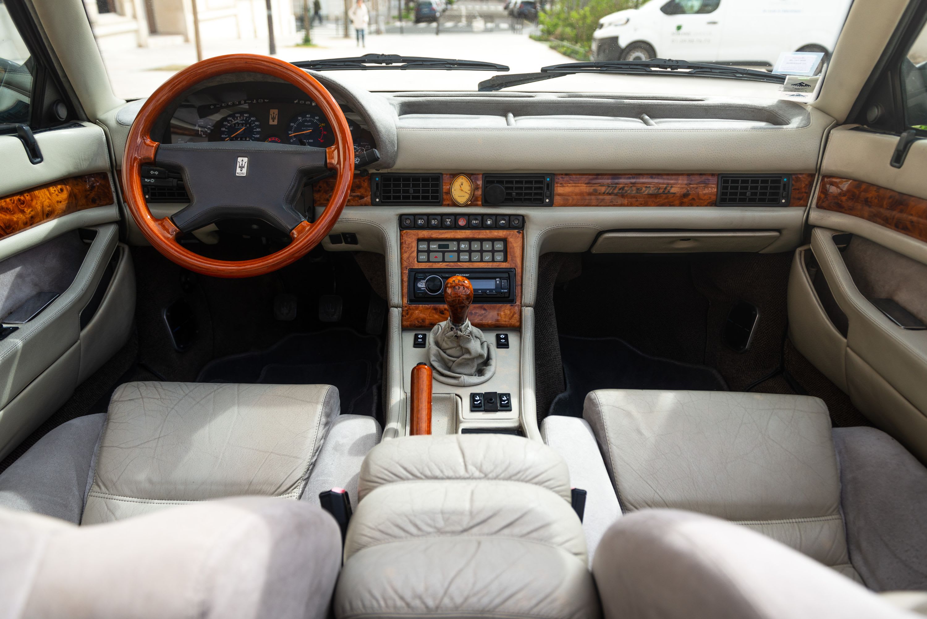 MASERATI Biturbo Spyder 1992 used interior (1)