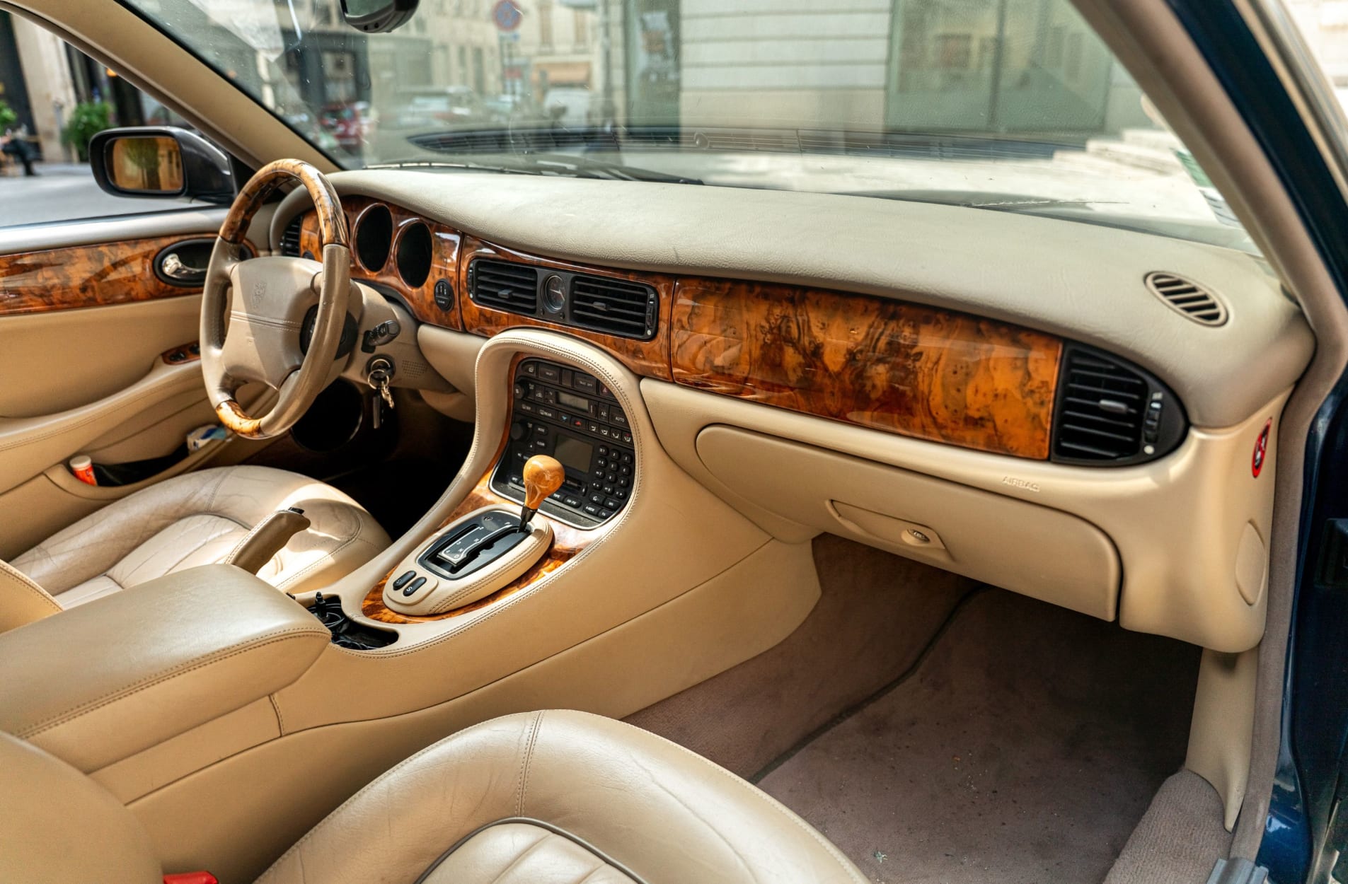 JAGUAR Xj8 3.2 x308 sovereign 2002