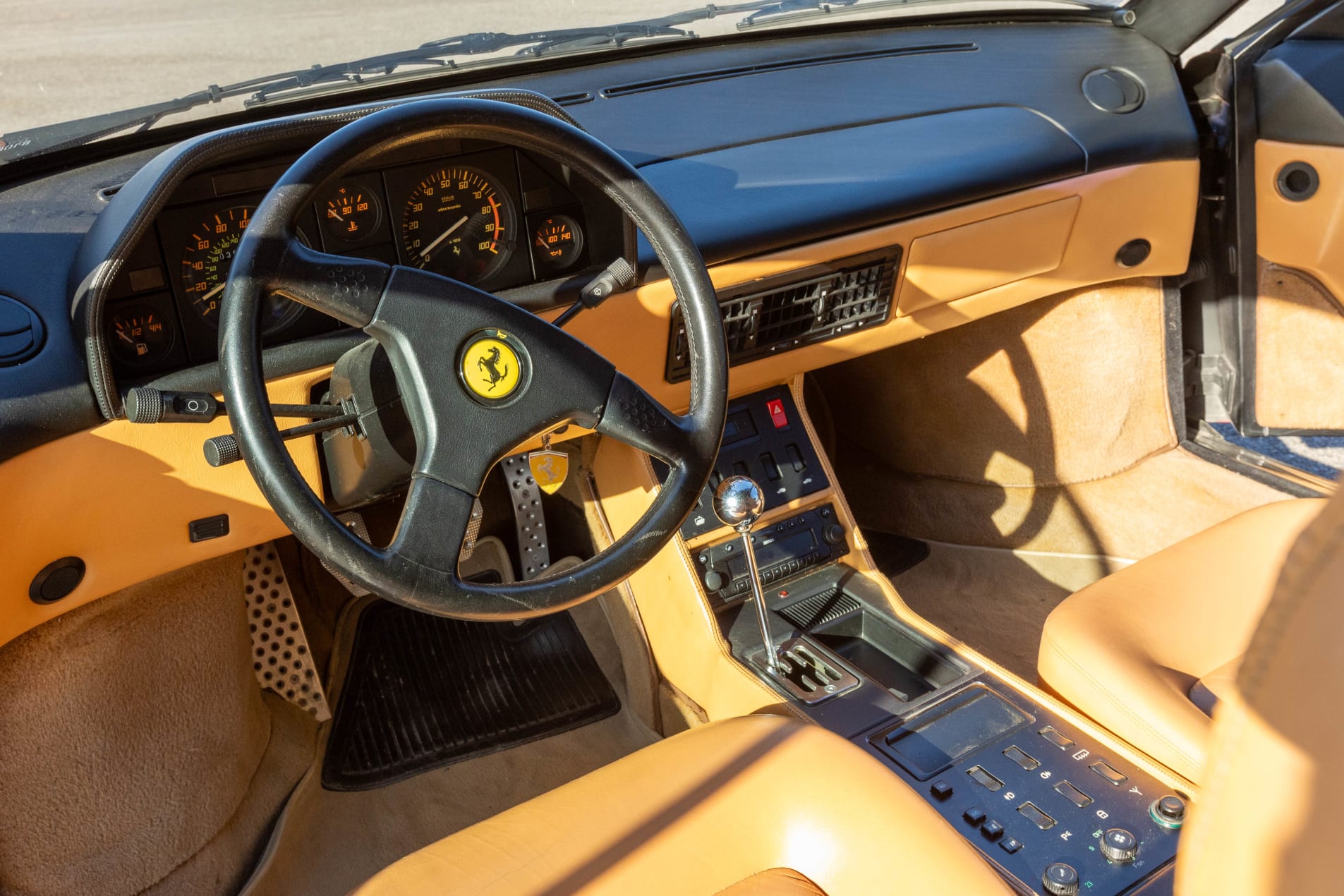 FERRARI Mondial t 1989