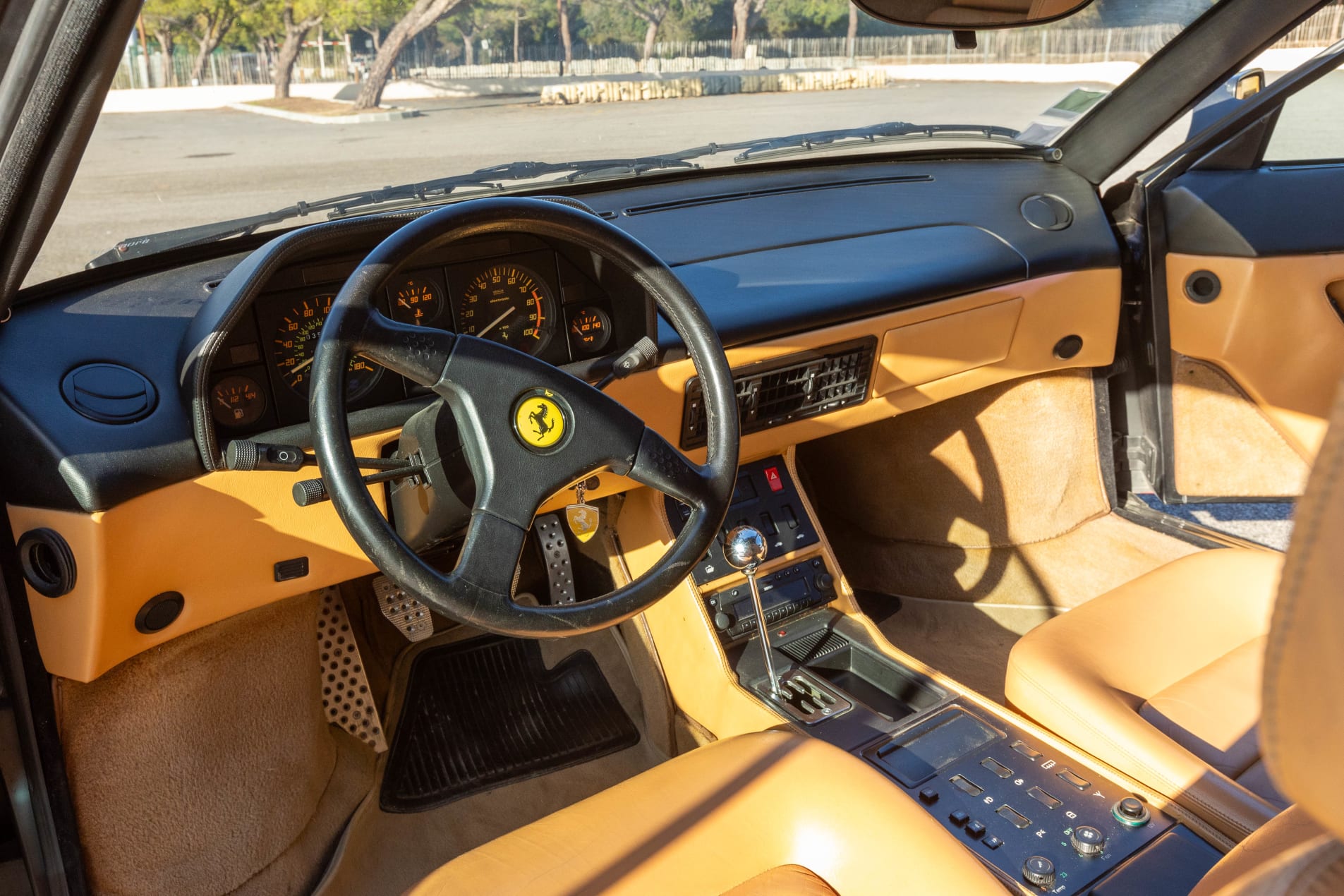 FERRARI Mondial t 1989