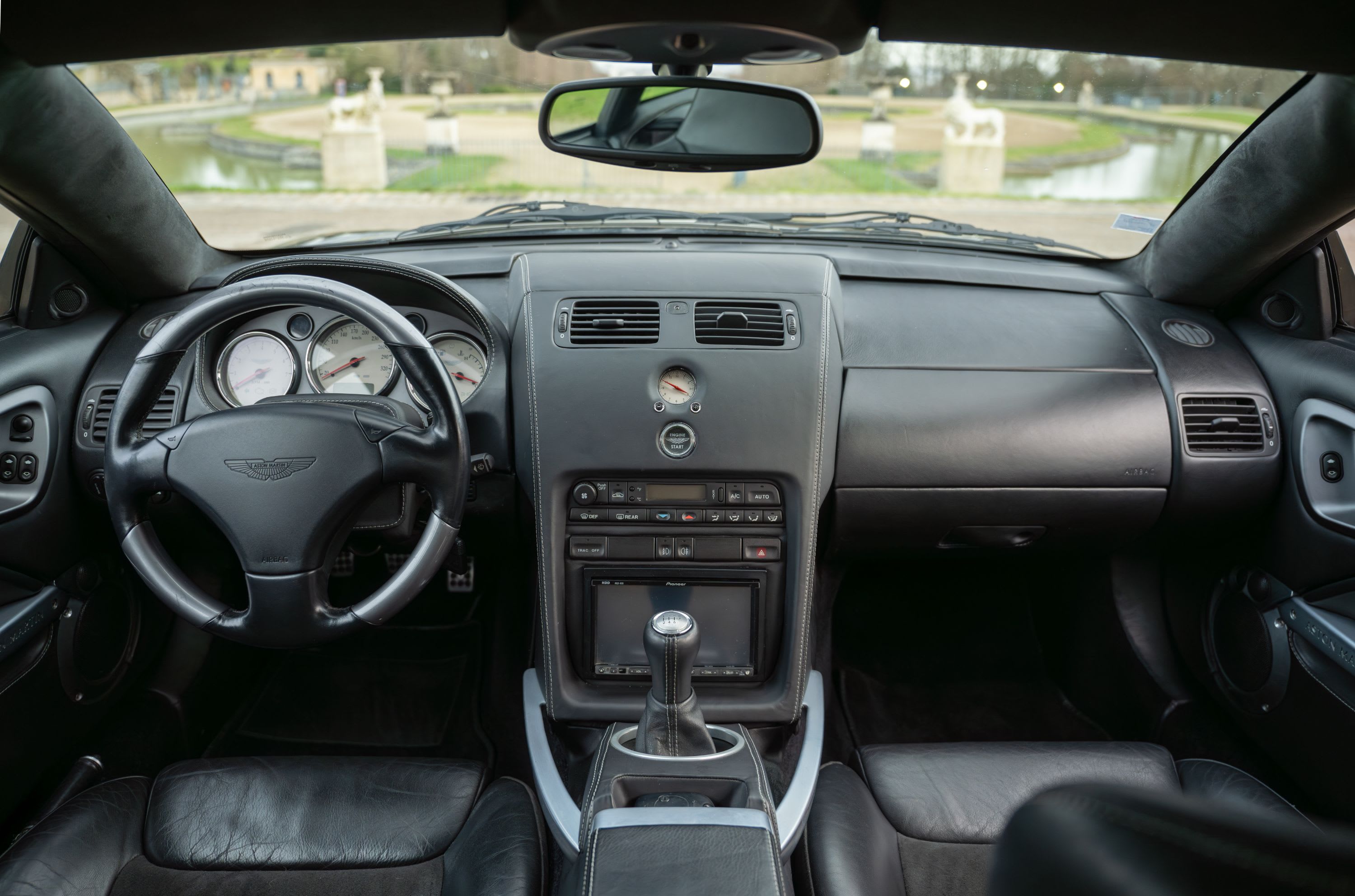 ASTON MARTIN Vanquish 2+2 2005 occasion intérieur (1)