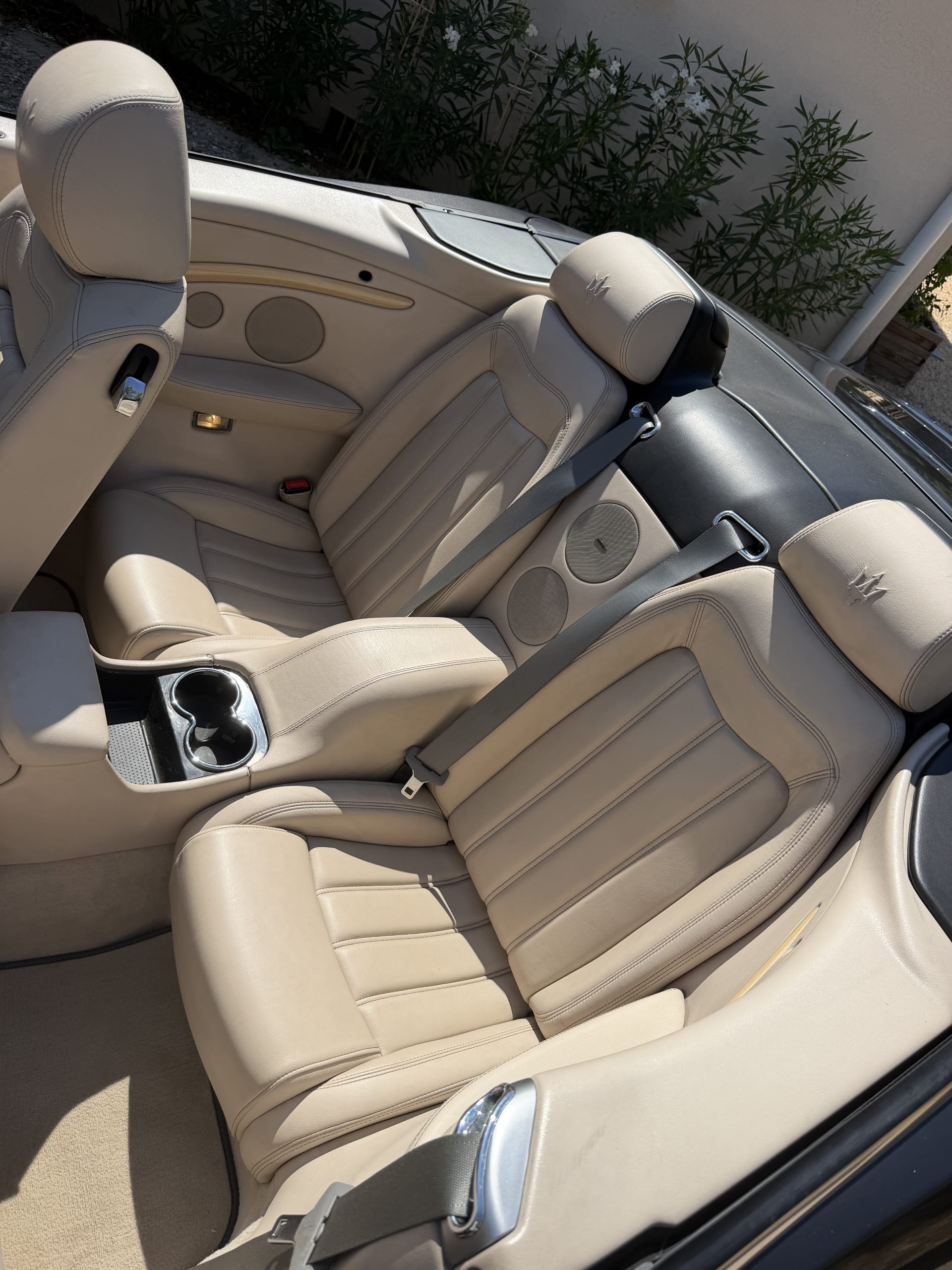 MASERATI Grancabrio 1st Generation Sport 2011 usado interior (1)