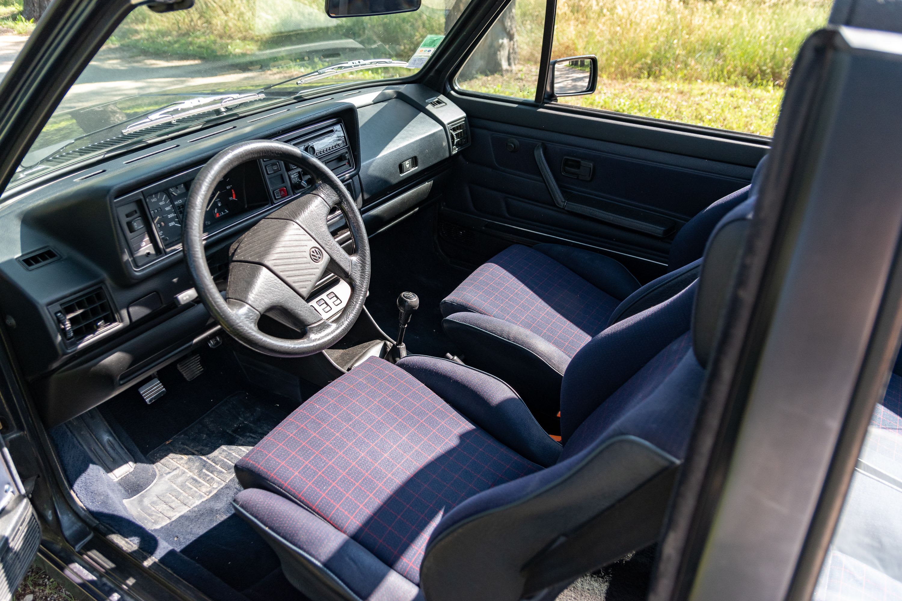 VOLKSWAGEN Golf  I Cabriolet Karmann 1990 occasion intérieur (1)