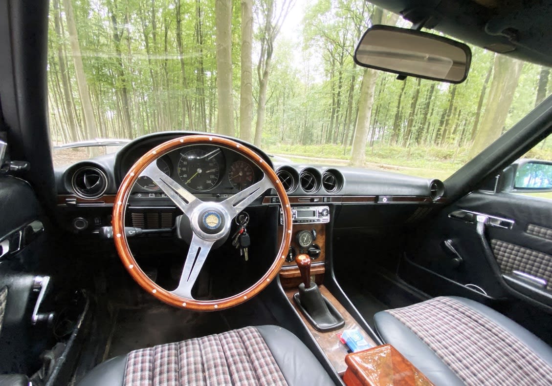 MERCEDES BENZ 280 Sl R107 1983 used interior (1)