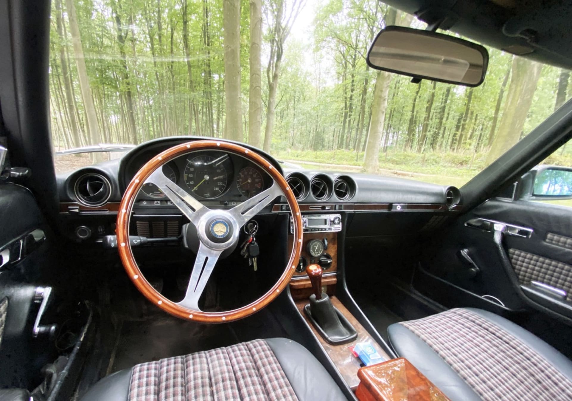 MERCEDES BENZ 280 Sl R107 1983 occasion intérieur (1)