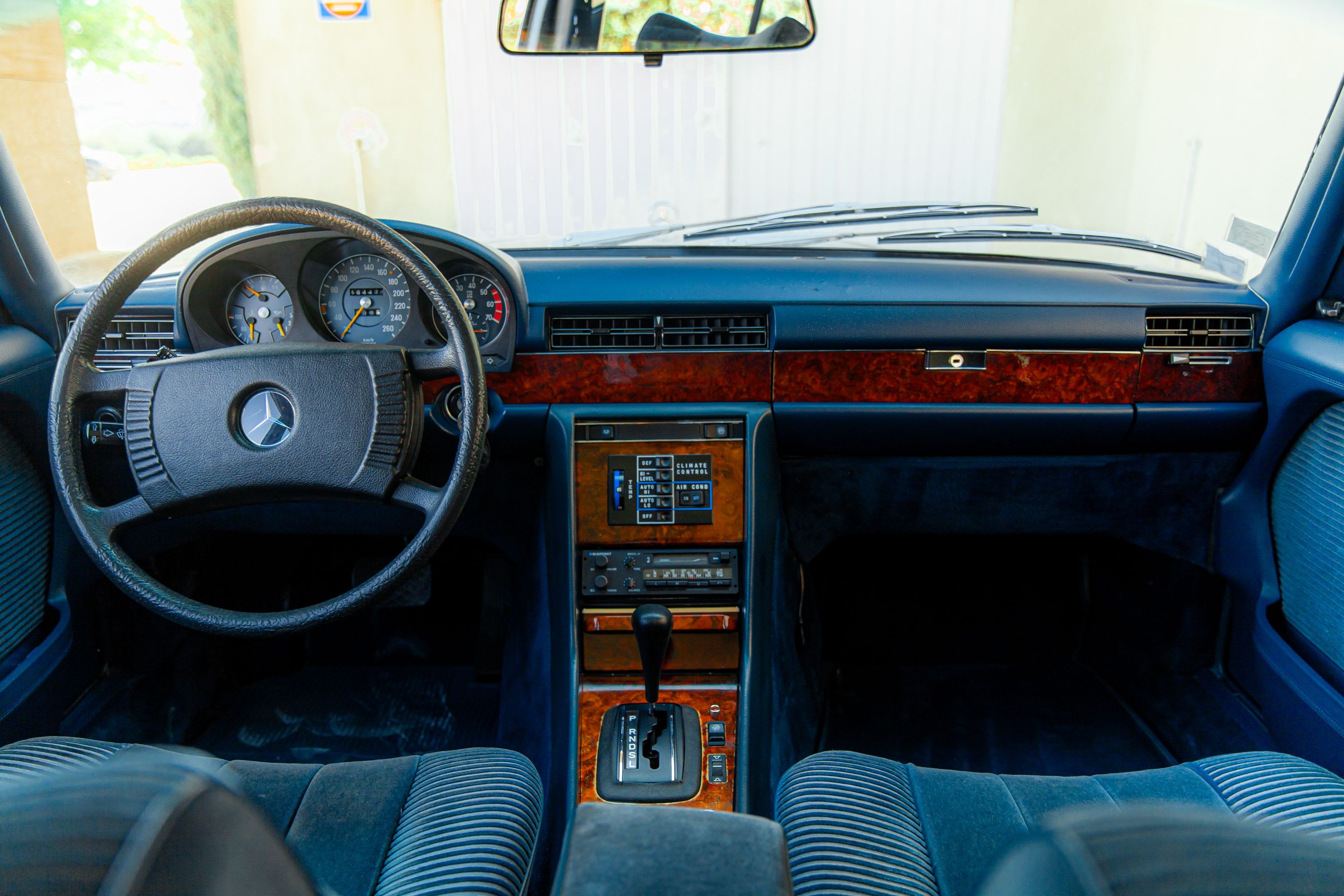 MERCEDES BENZ Classe S 450 Sel 6.9 1980 occasion intérieur (1)