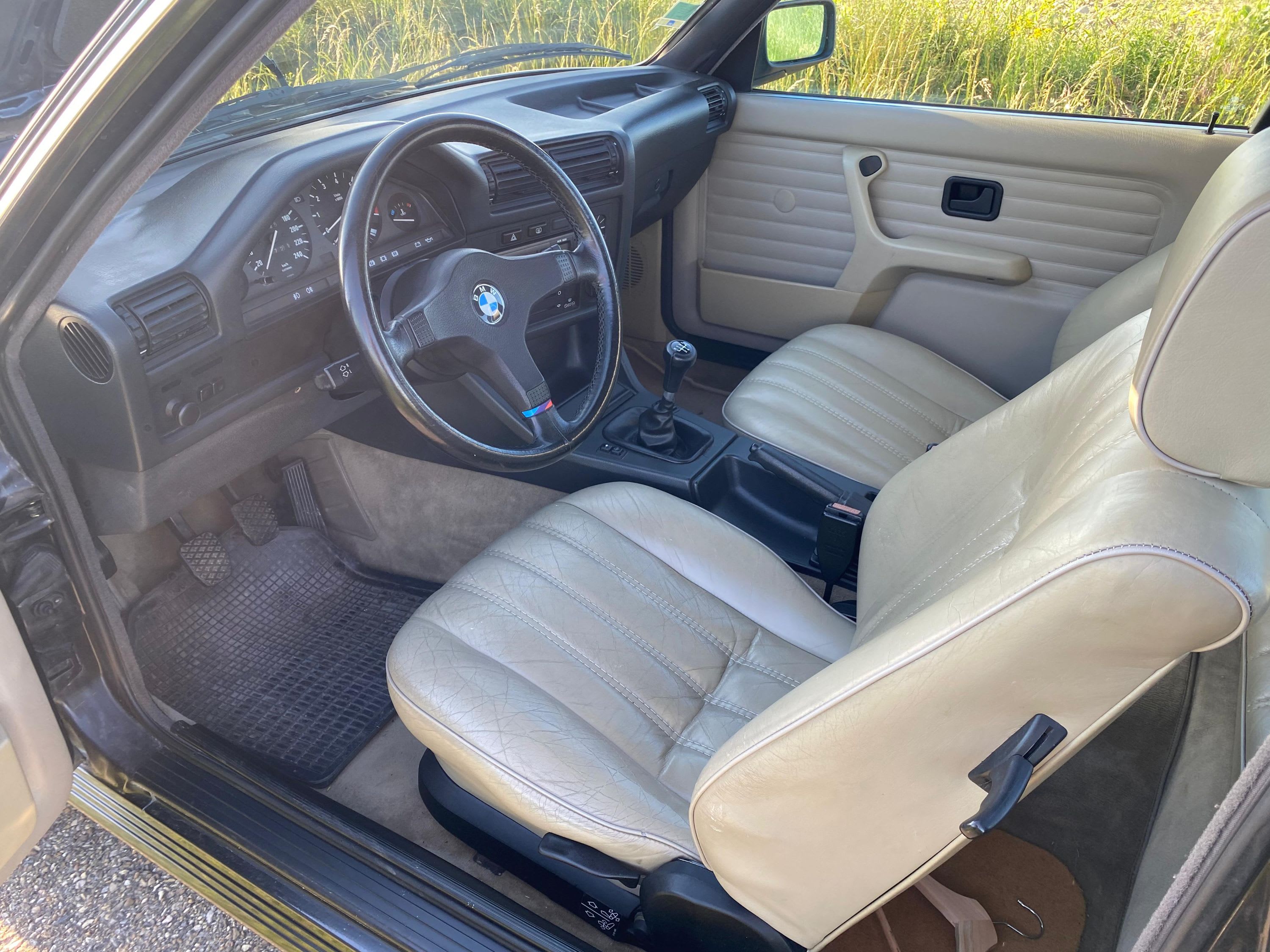 BMW Série 3 325ix E30 1986 occasion intérieur (1)