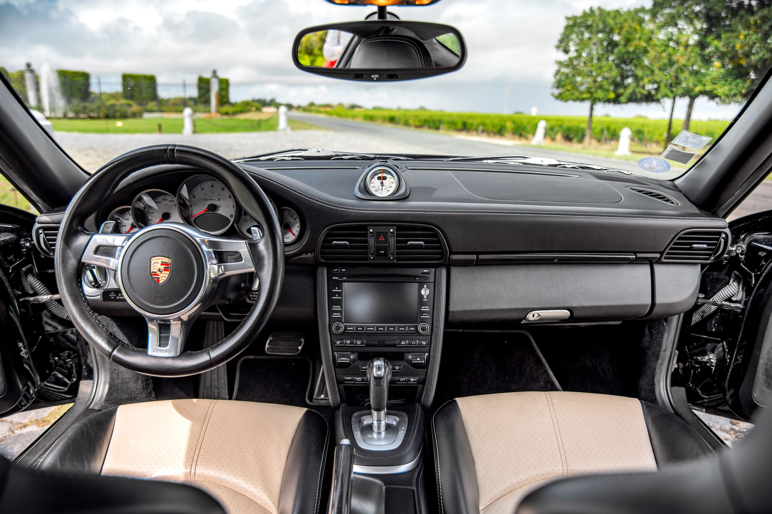 PORSCHE 911 997.2 Turbo S 2011 used interior (1)