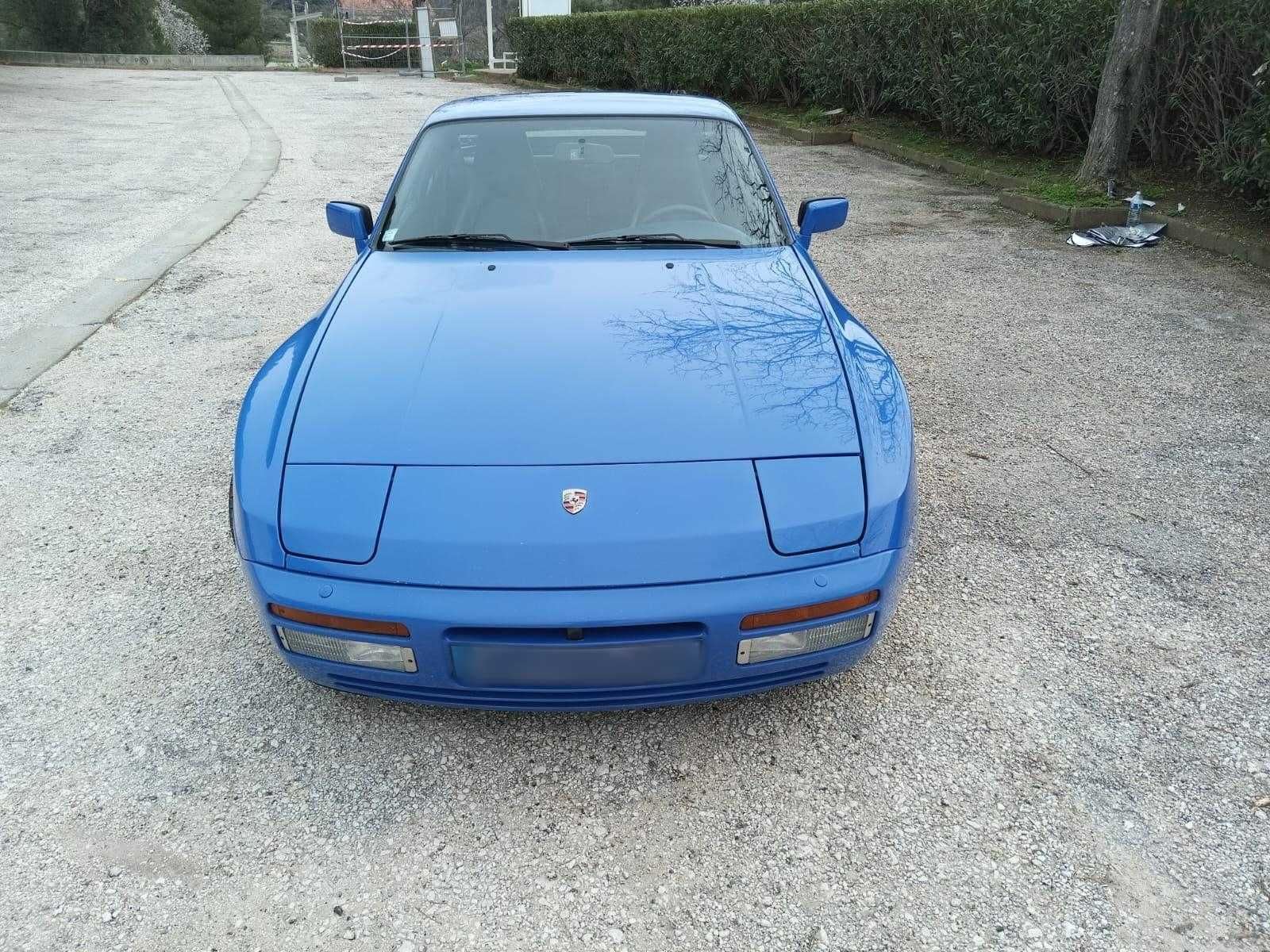 Porsche 944 S2