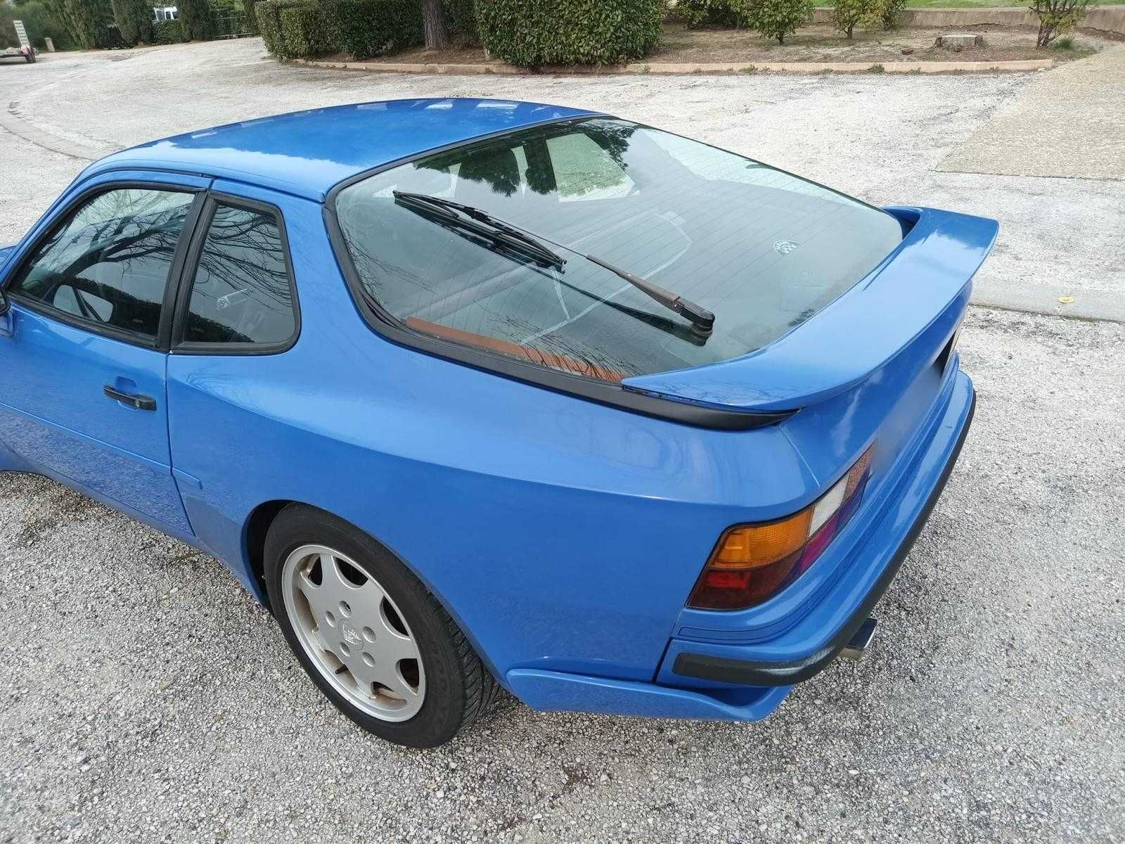 Porsche 944 S2
