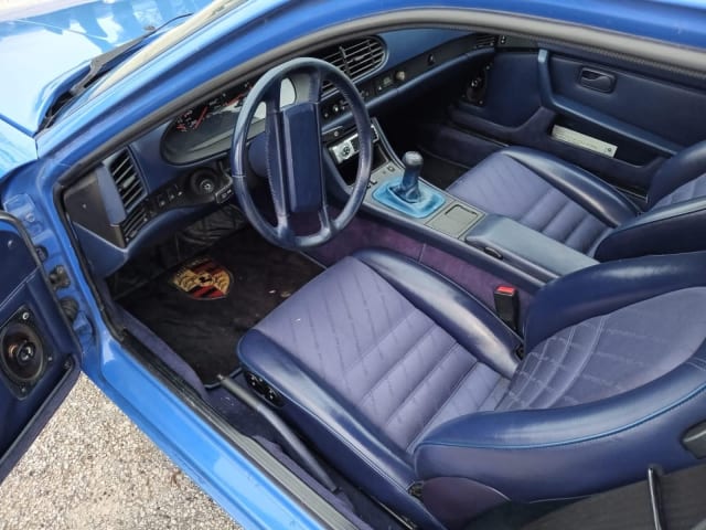 Porsche 944